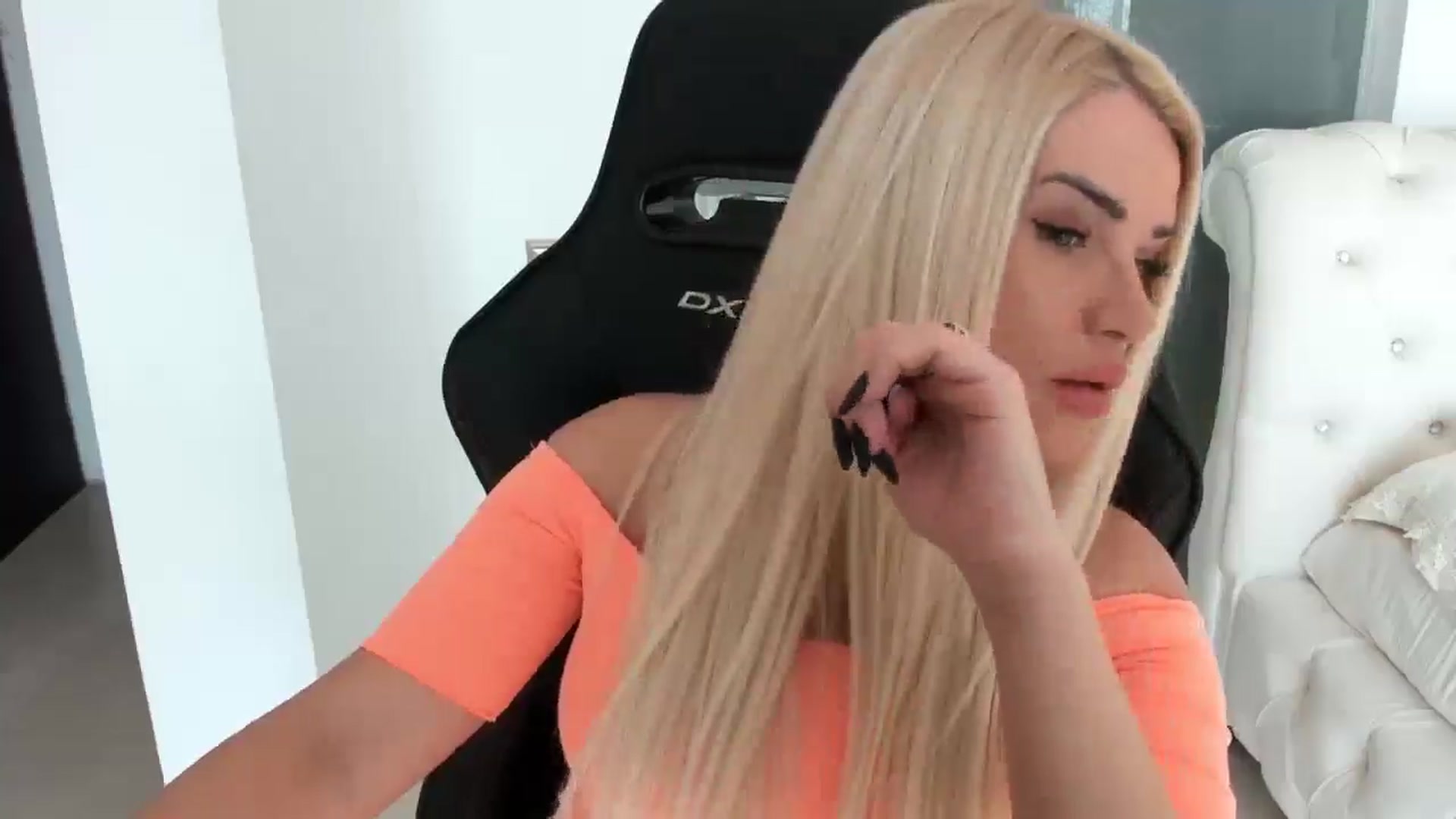 Gallery image thumbnail from Allesia_'s myfreecams stream on, 01/08/2025, 11:06 image 3 of 20