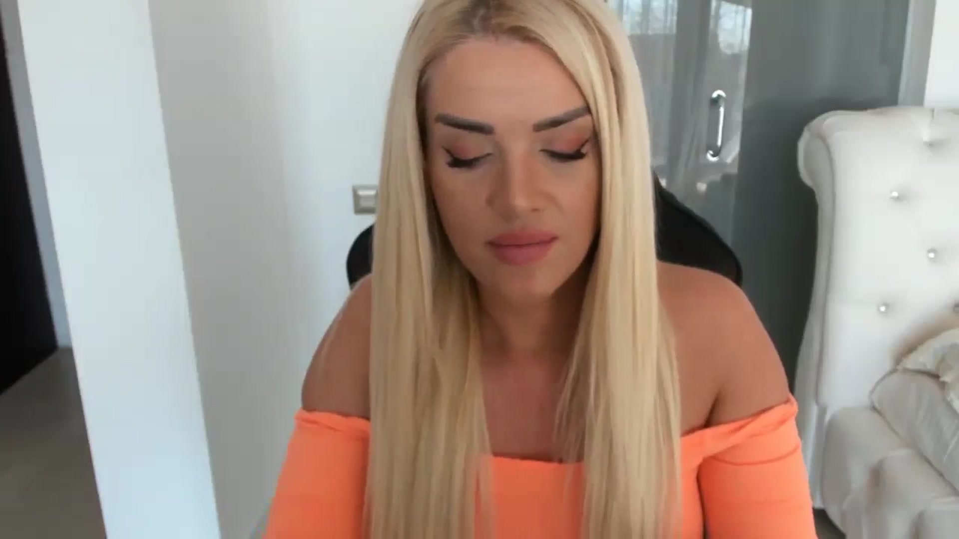 Gallery image thumbnail from Allesia_'s myfreecams stream on, 01/08/2025, 12:10 image 8 of 20