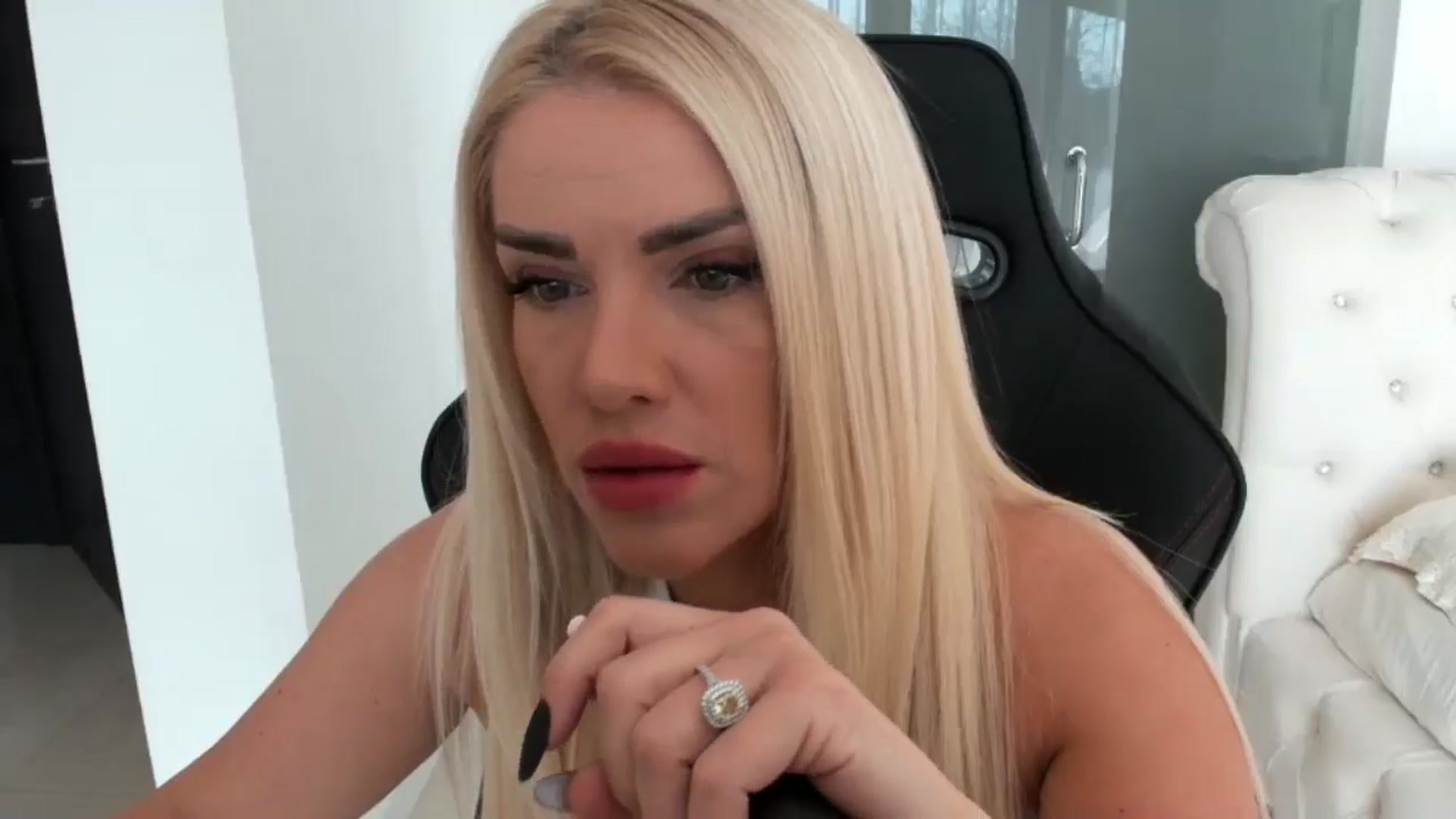 Gallery image thumbnail from Allesia_'s myfreecams stream on, 01/09/2025, 10:23 image 13 of 20