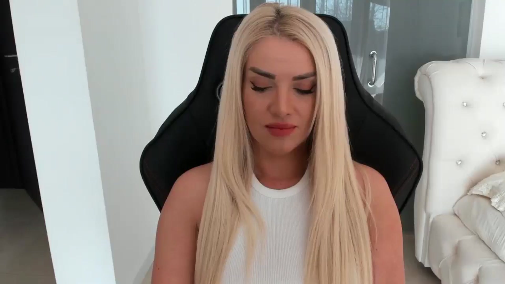 Gallery image thumbnail from Allesia_'s myfreecams stream on, 01/09/2025, 10:23 image 1 of 20