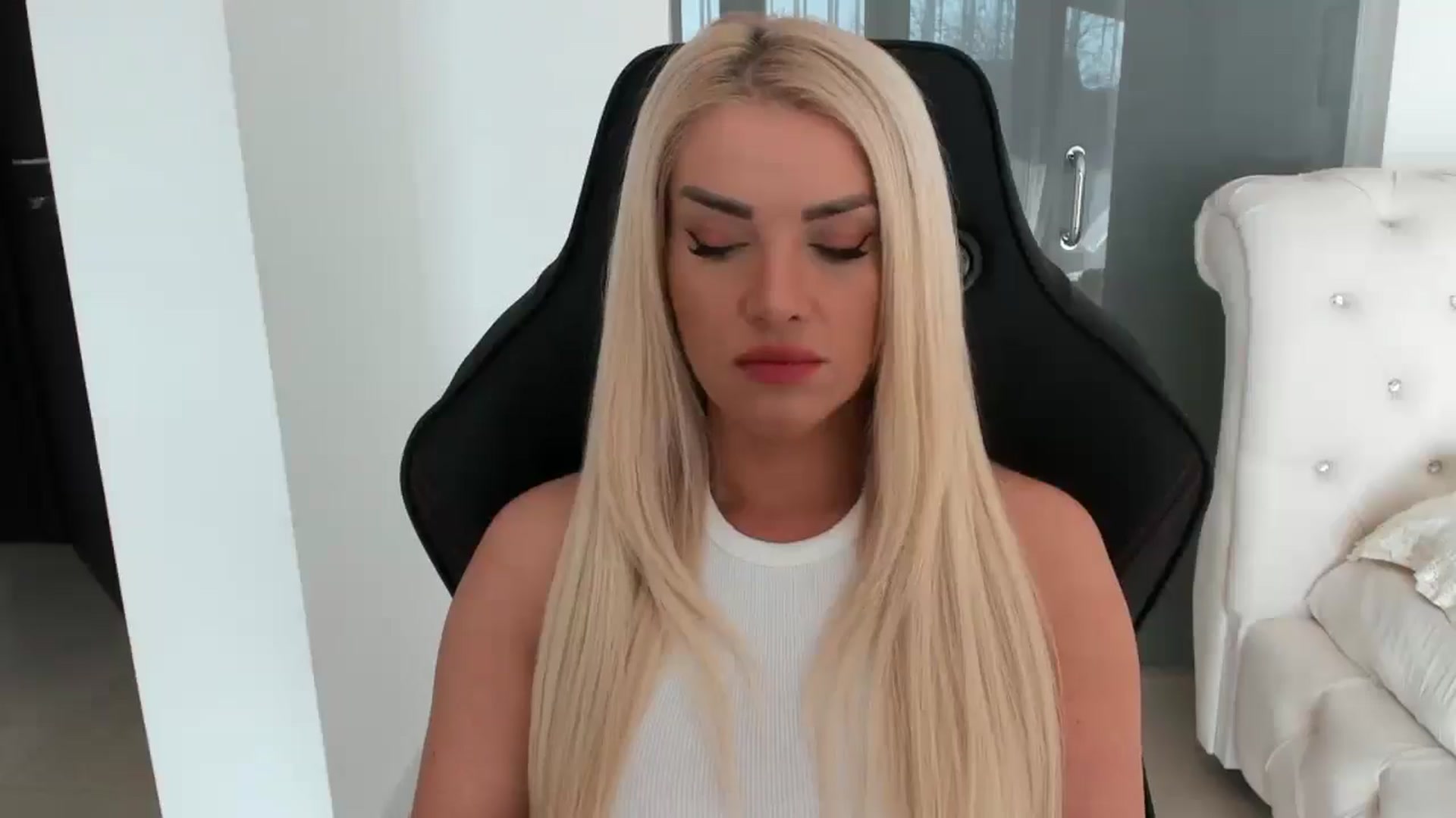 Gallery image thumbnail from Allesia_'s myfreecams stream on, 01/09/2025, 10:23 image 6 of 20