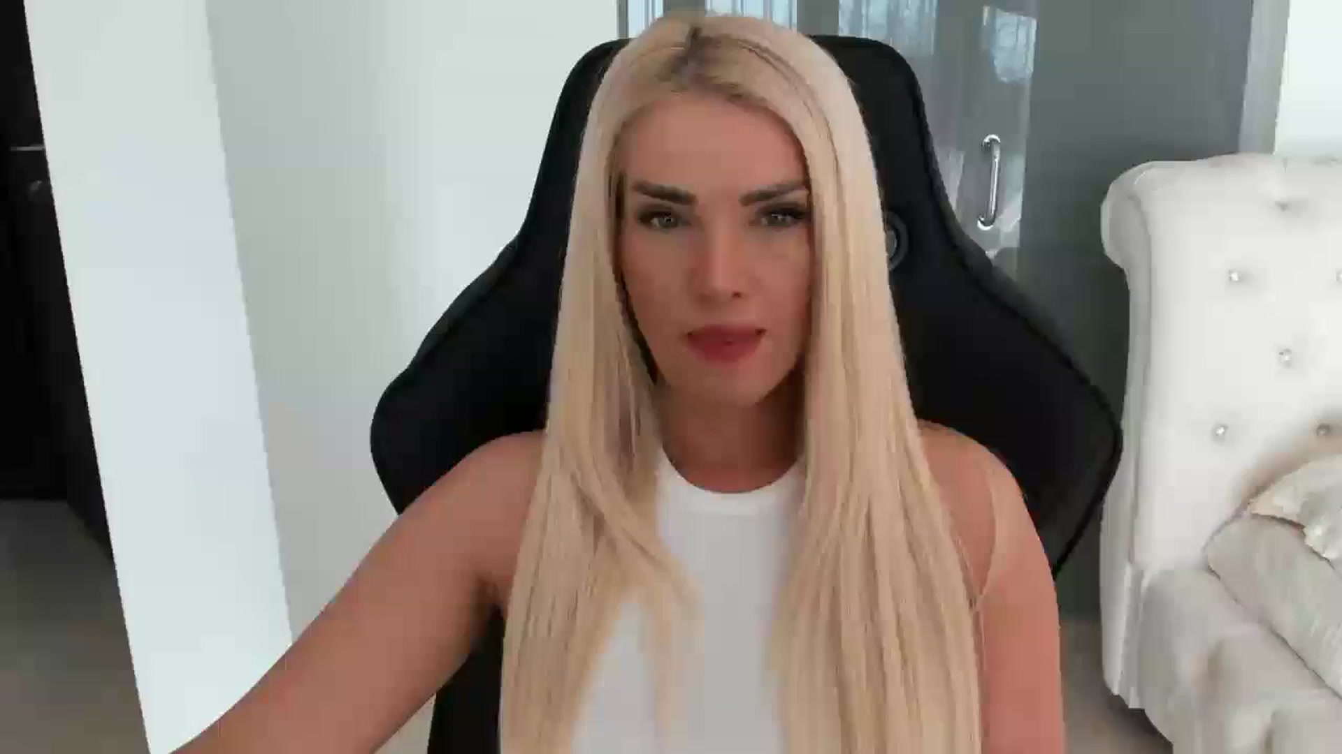Gallery image thumbnail from Allesia_'s myfreecams stream on, 01/09/2025, 10:23 image 4 of 20