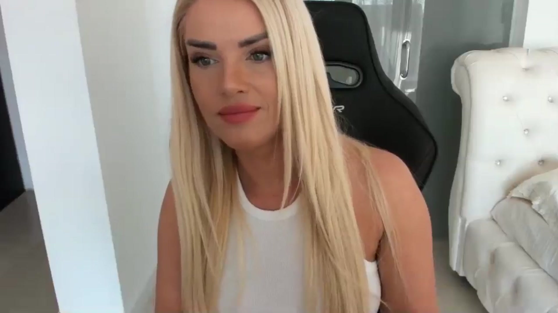 Gallery image thumbnail from Allesia_'s myfreecams stream on, 01/09/2025, 12:00 image 15 of 20