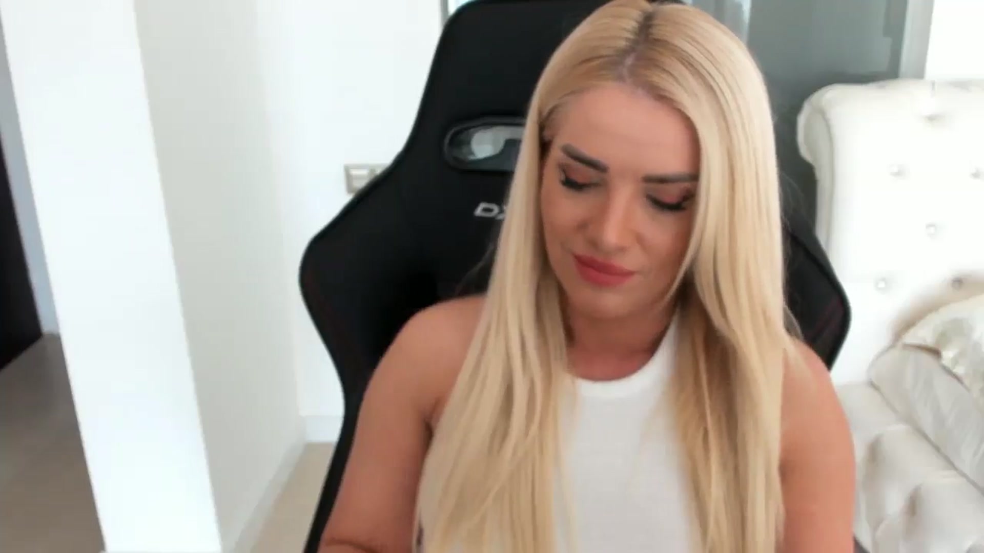 Gallery image thumbnail from Allesia_'s myfreecams stream on, 01/09/2025, 12:00 image 6 of 20