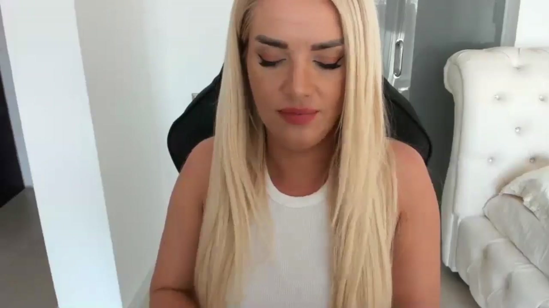 Gallery image thumbnail from Allesia_'s myfreecams stream on, 01/09/2025, 12:00 image 14 of 20