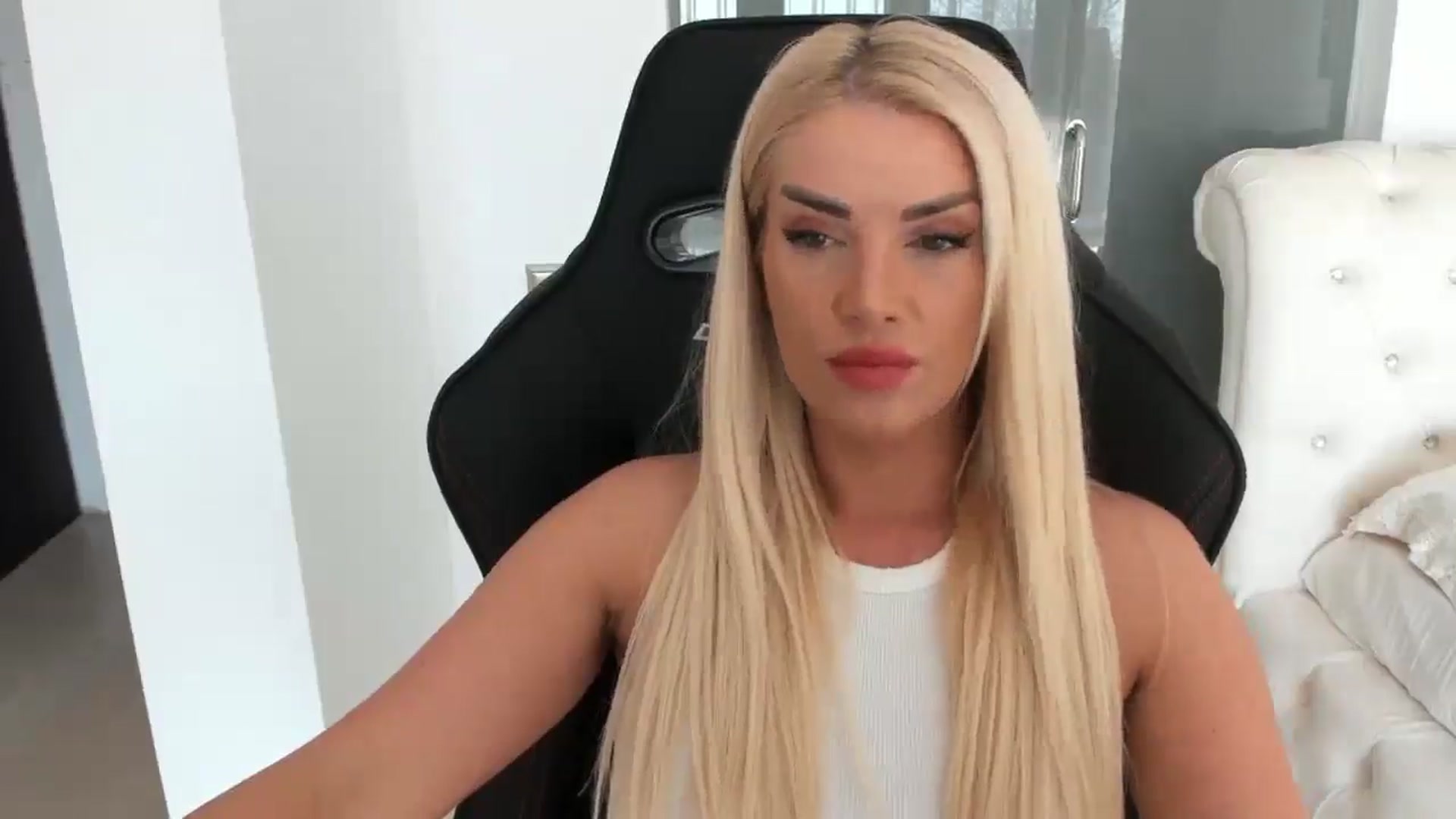 Gallery image thumbnail from Allesia_'s myfreecams stream on, 01/09/2025, 12:00 image 5 of 20