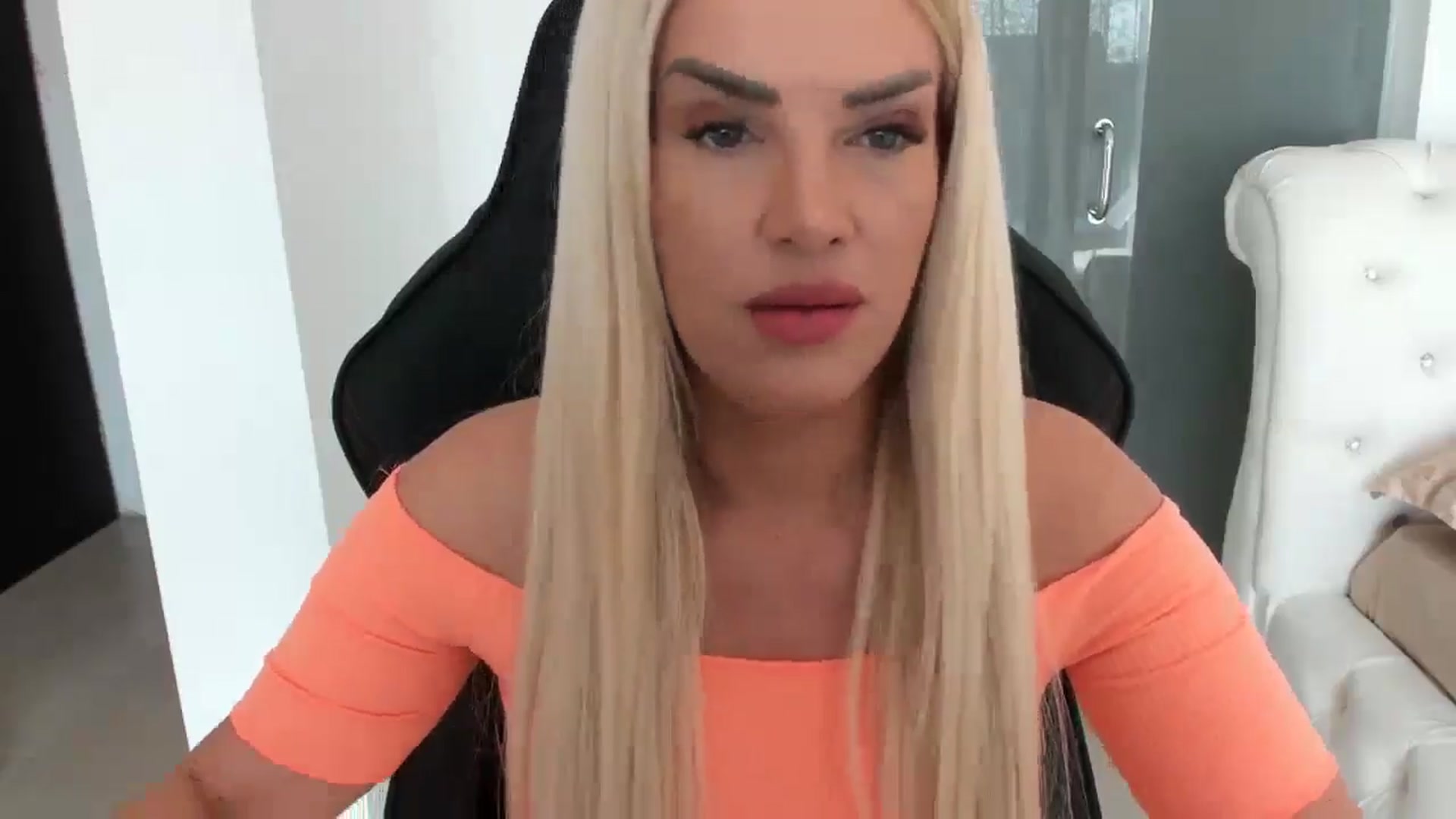 Gallery image thumbnail from Allesia_'s myfreecams stream on, 01/16/2025, 11:10 image 12 of 20