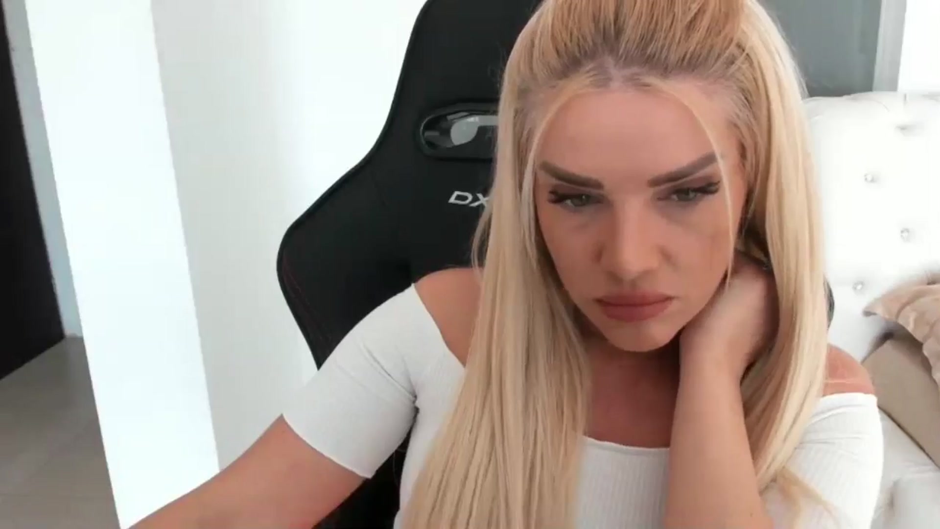 Gallery image thumbnail from Allesia_'s myfreecams stream on, 01/17/2025, 11:20 image 9 of 20