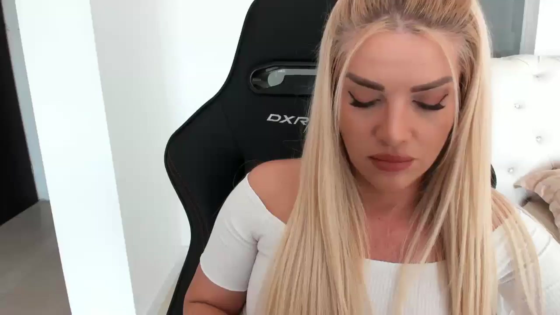 Gallery image thumbnail from Allesia_'s myfreecams stream on, 01/17/2025, 11:20 image 10 of 20