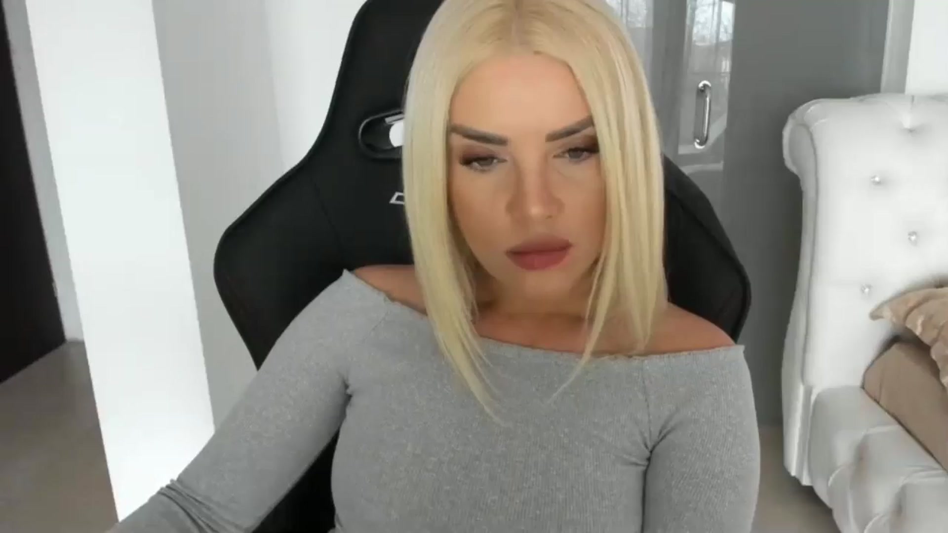 Gallery image thumbnail from Allesia_'s myfreecams stream on, 01/22/2025, 11:50 image 4 of 20