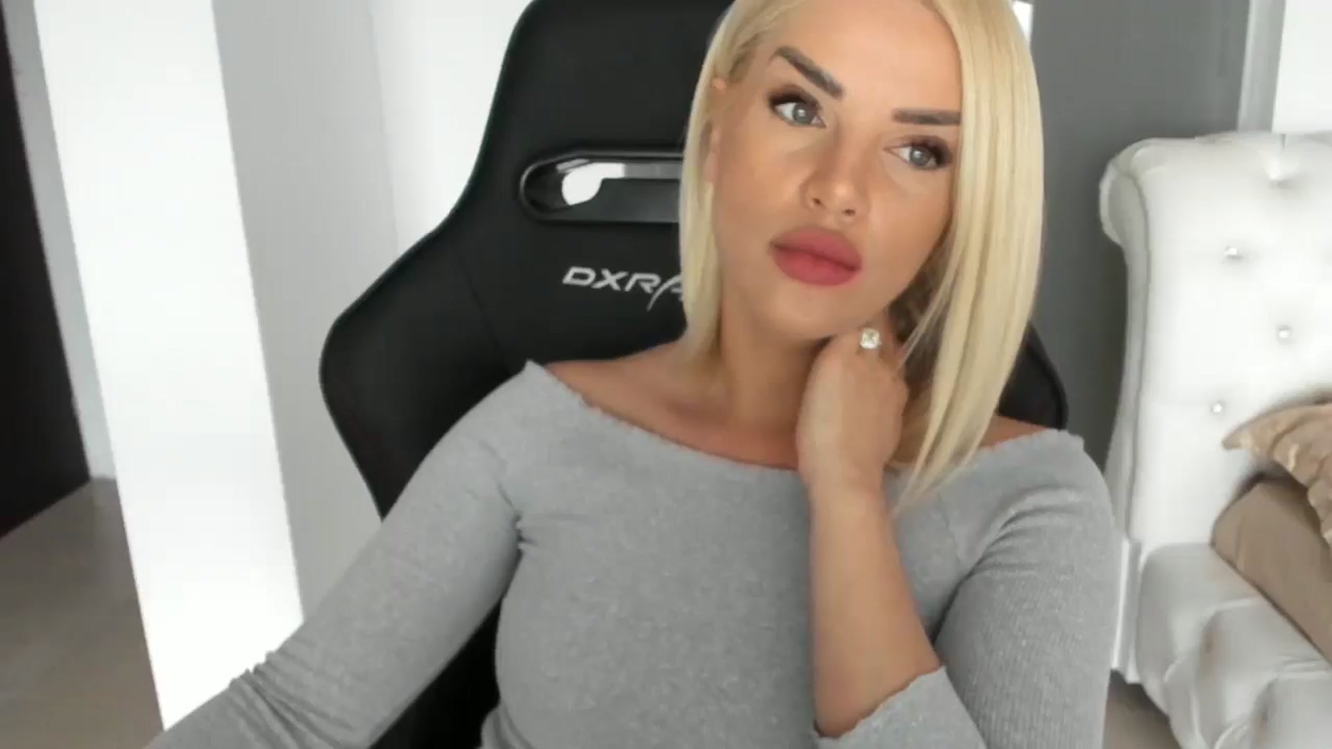 Gallery image thumbnail from Allesia_'s myfreecams stream on, 01/22/2025, 11:50 image 8 of 20