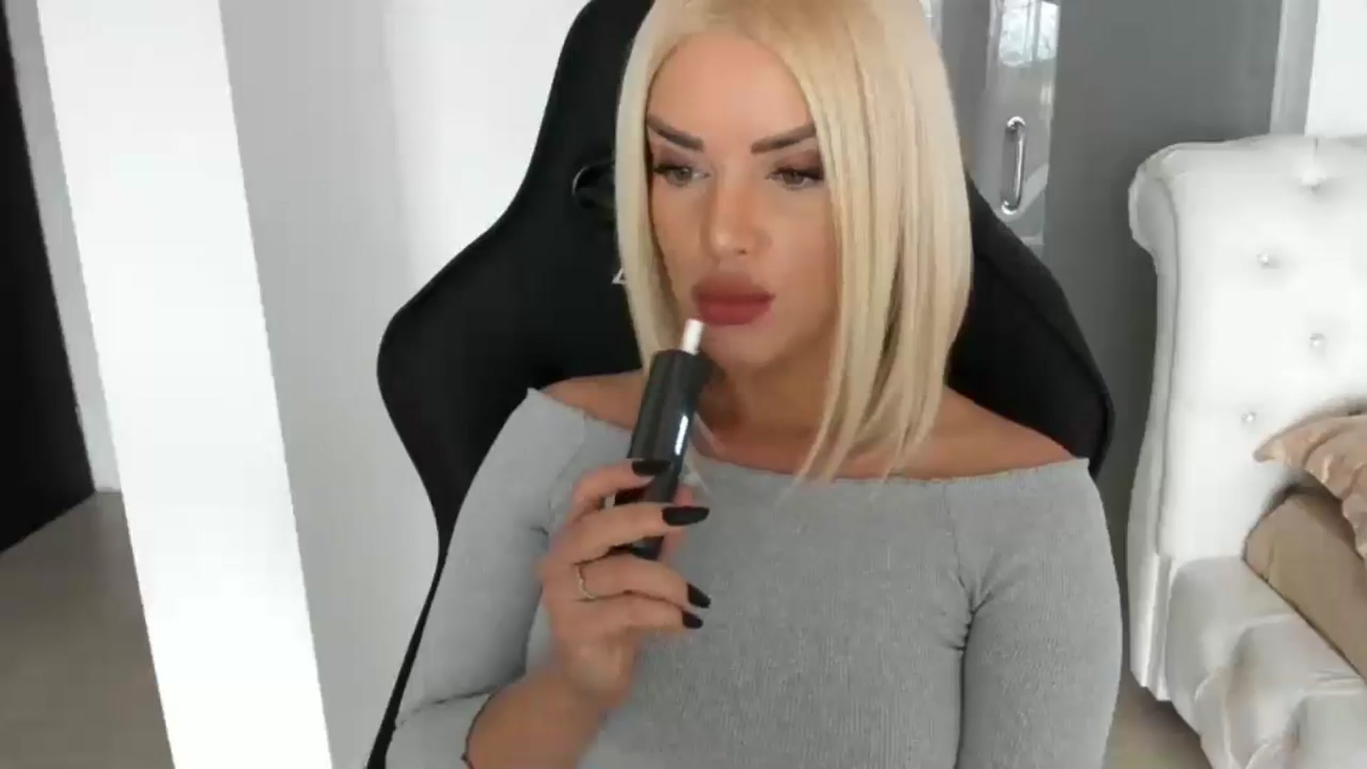 Gallery image thumbnail from Allesia_'s myfreecams stream on, 01/22/2025, 11:50 image 6 of 20