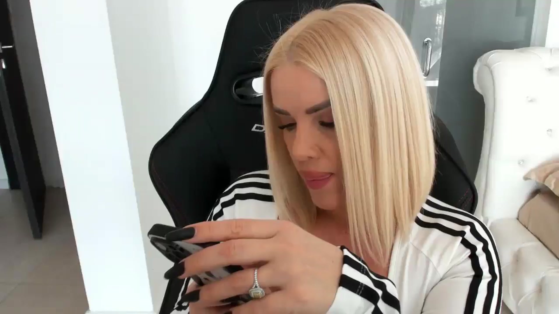 Gallery image thumbnail from Allesia_'s myfreecams stream on, 01/23/2025, 11:45 image 11 of 20