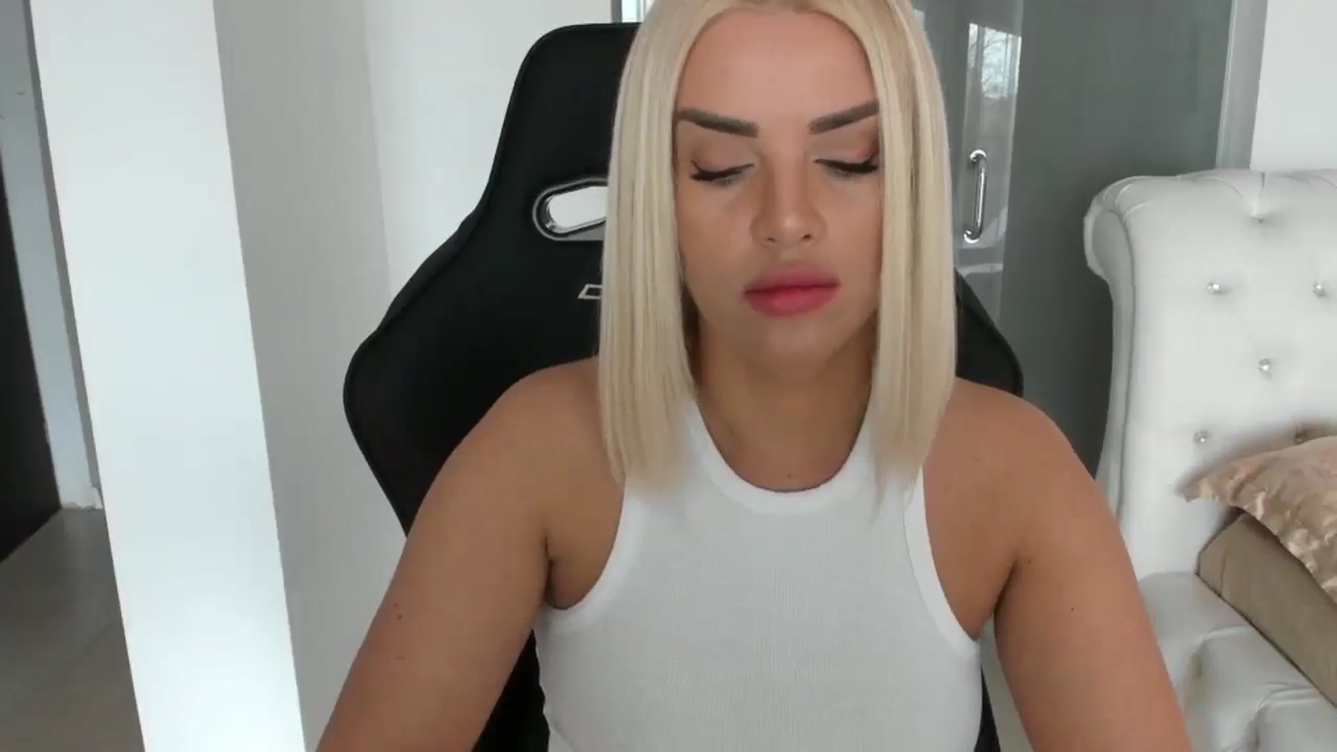 Gallery image thumbnail from Allesia_'s myfreecams stream on, 01/25/2025, 12:06 image 2 of 20