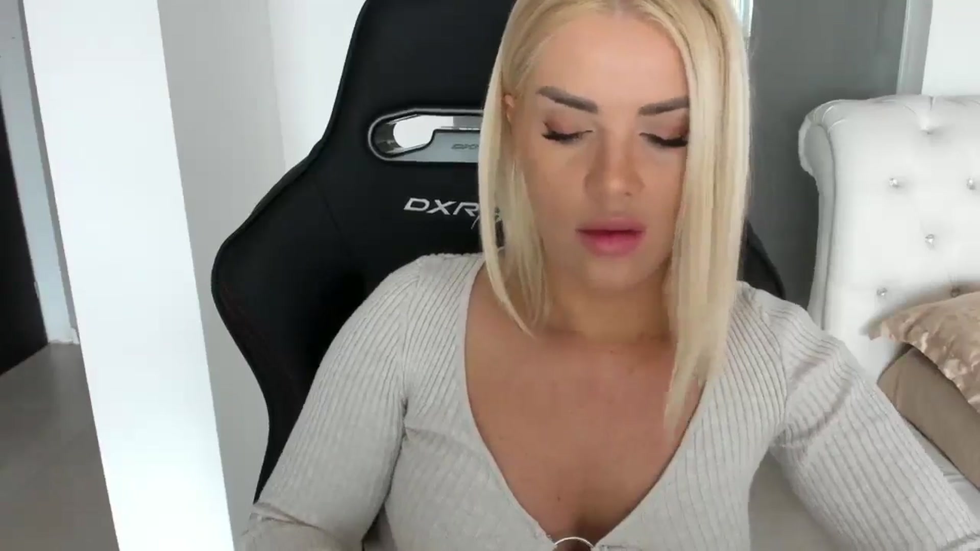 Gallery image thumbnail from Allesia_'s myfreecams stream on, 01/26/2025, 10:47 image 3 of 20