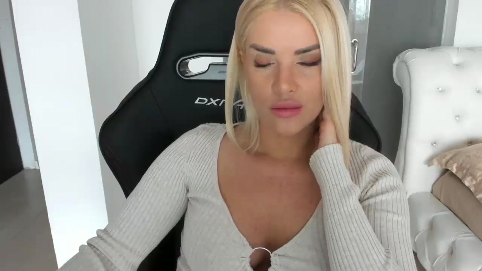 Gallery image thumbnail from Allesia_'s myfreecams stream on, 01/26/2025, 10:47 image 5 of 20