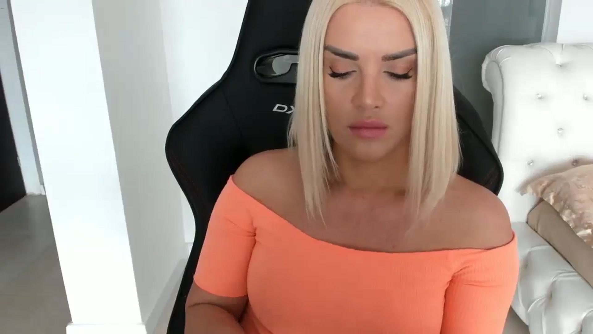 Gallery image thumbnail from Allesia_'s myfreecams stream on, 01/27/2025, 10:14 image 15 of 20