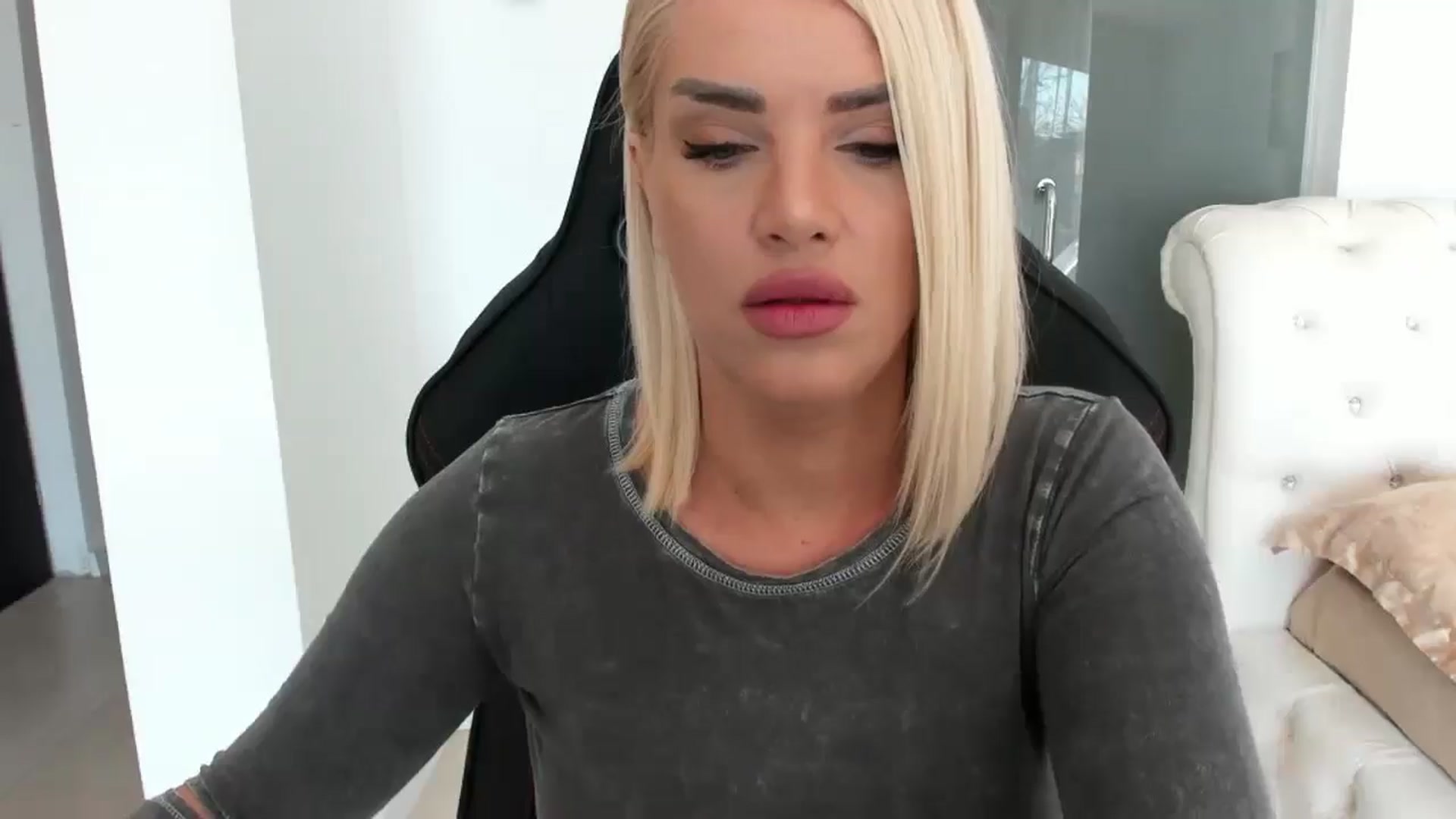 Gallery image thumbnail from Allesia_'s myfreecams stream on, 01/28/2025, 10:44 image 11 of 20