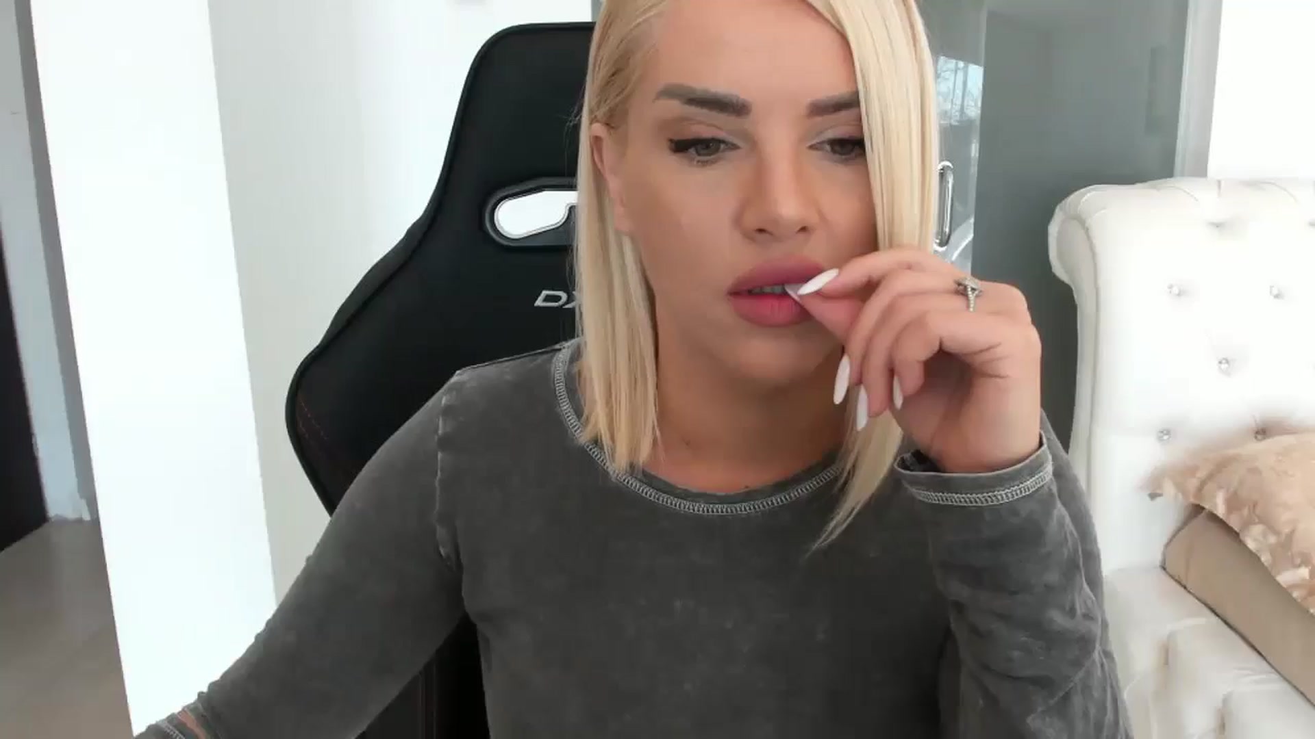 Gallery image thumbnail from Allesia_'s myfreecams stream on, 01/28/2025, 10:44 image 13 of 20