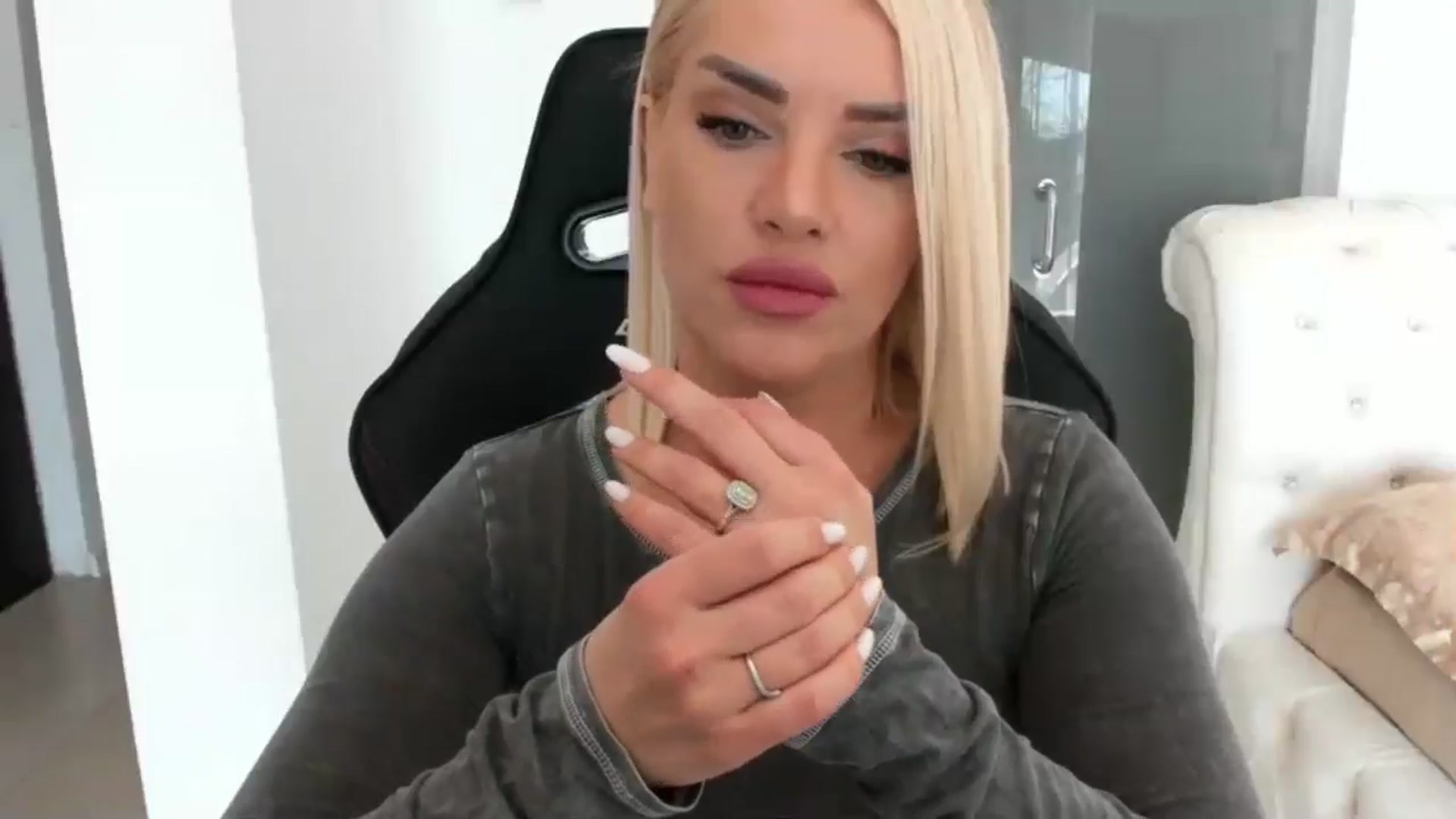 Gallery image thumbnail from Allesia_'s myfreecams stream on, 01/28/2025, 10:44 image 5 of 20
