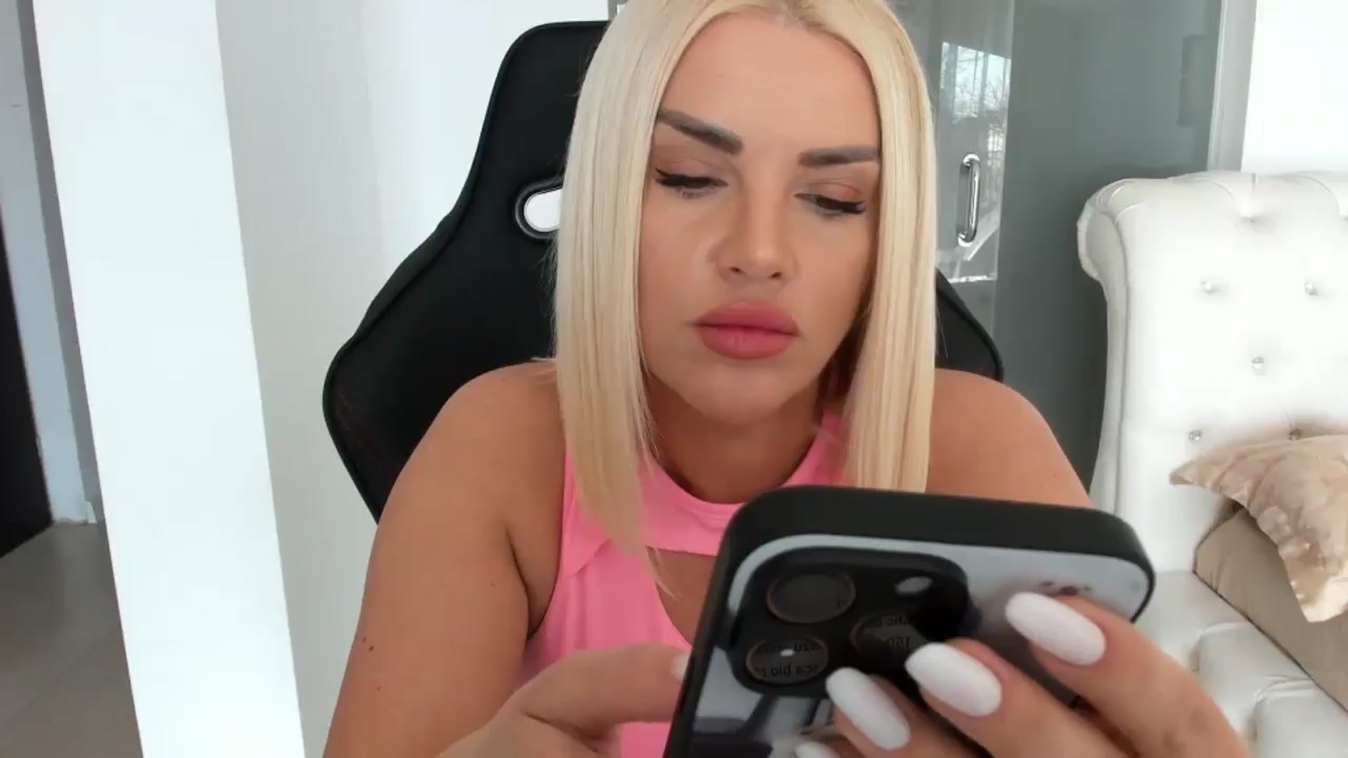Gallery image thumbnail from Allesia_'s myfreecams stream on, 01/29/2025, 11:52 image 17 of 20
