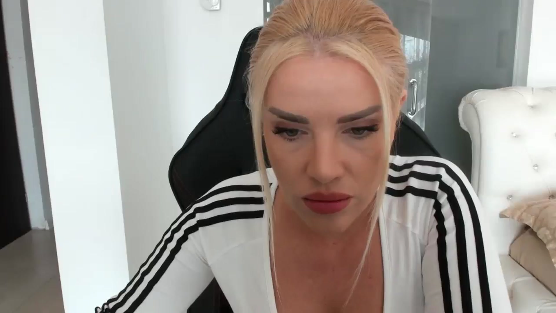 Gallery image thumbnail from Allesia_'s myfreecams stream on, 01/30/2025, 10:50 image 1 of 20