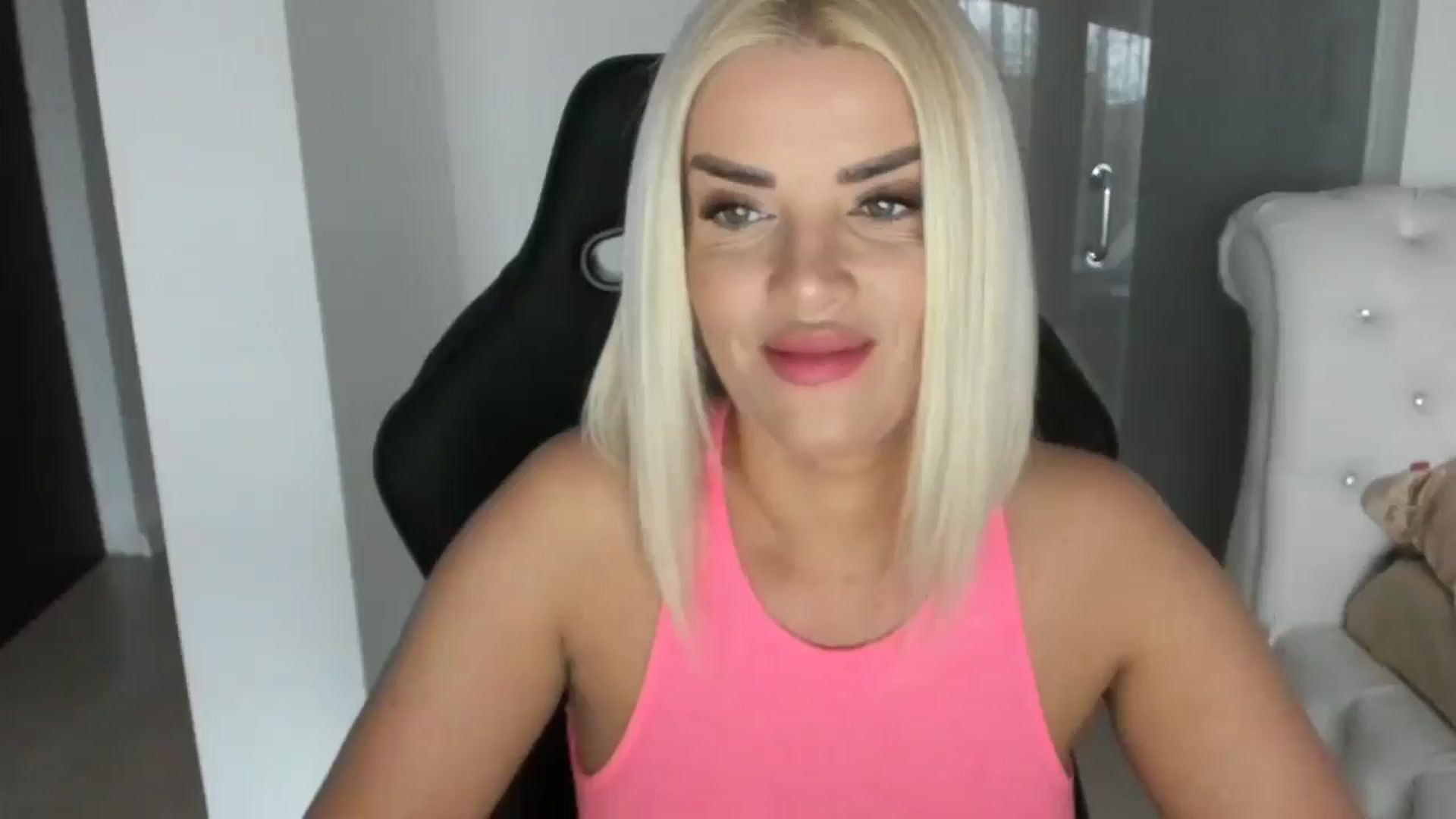 Gallery image thumbnail from Allesia_'s myfreecams stream on, 02/03/2025, 10:29 image 11 of 20