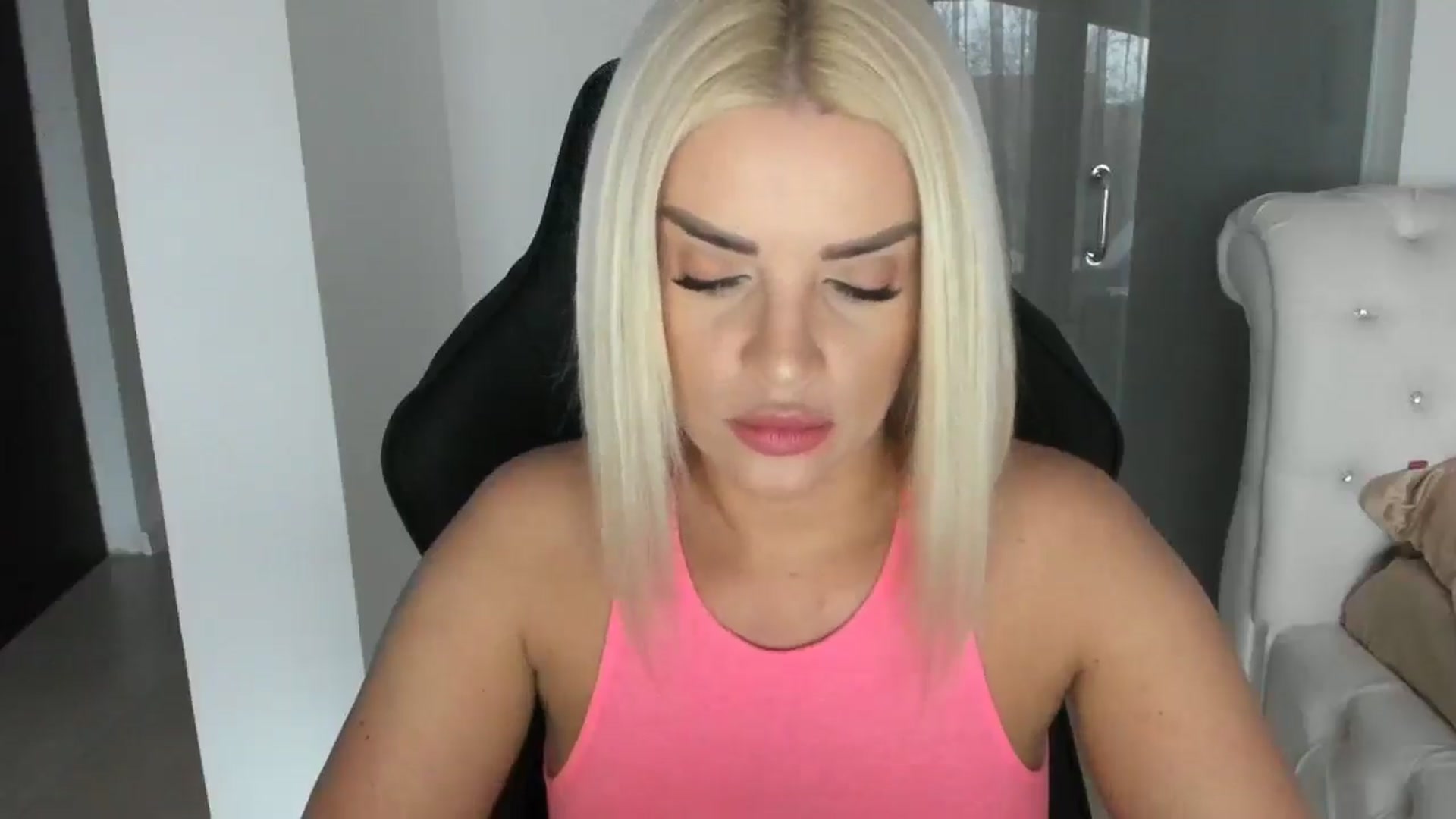 Gallery image thumbnail from Allesia_'s myfreecams stream on, 02/03/2025, 10:29 image 5 of 20
