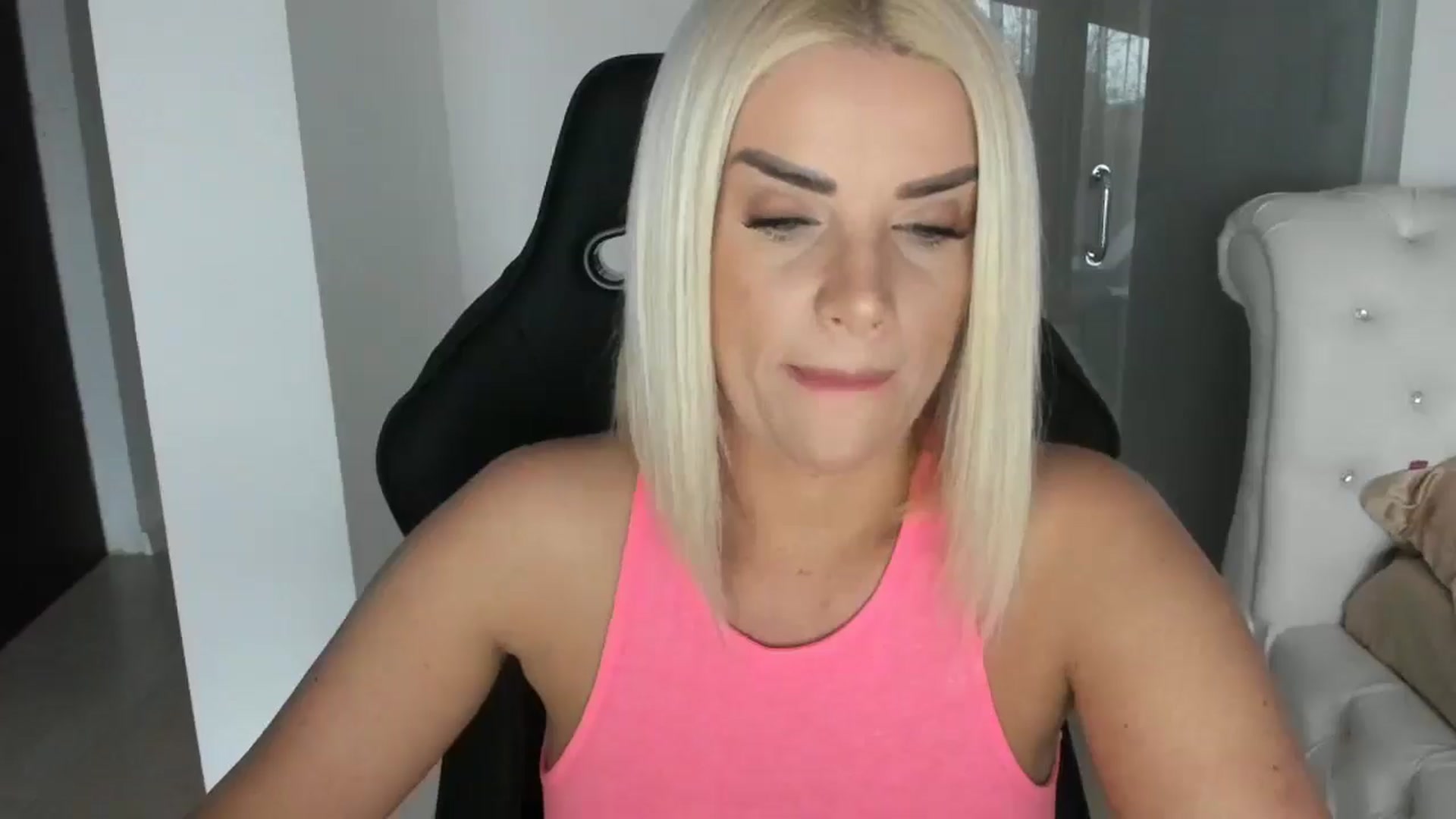 Gallery image thumbnail from Allesia_'s myfreecams stream on, 02/03/2025, 10:29 image 12 of 20