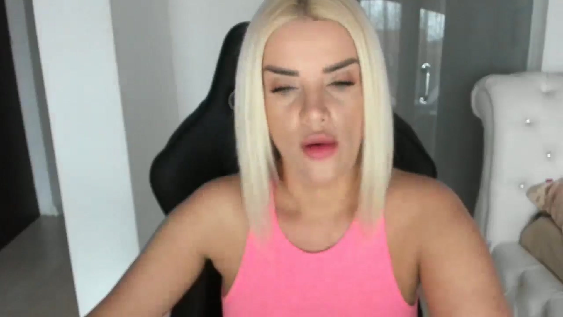 Gallery image thumbnail from Allesia_'s myfreecams stream on, 02/03/2025, 10:29 image 4 of 20
