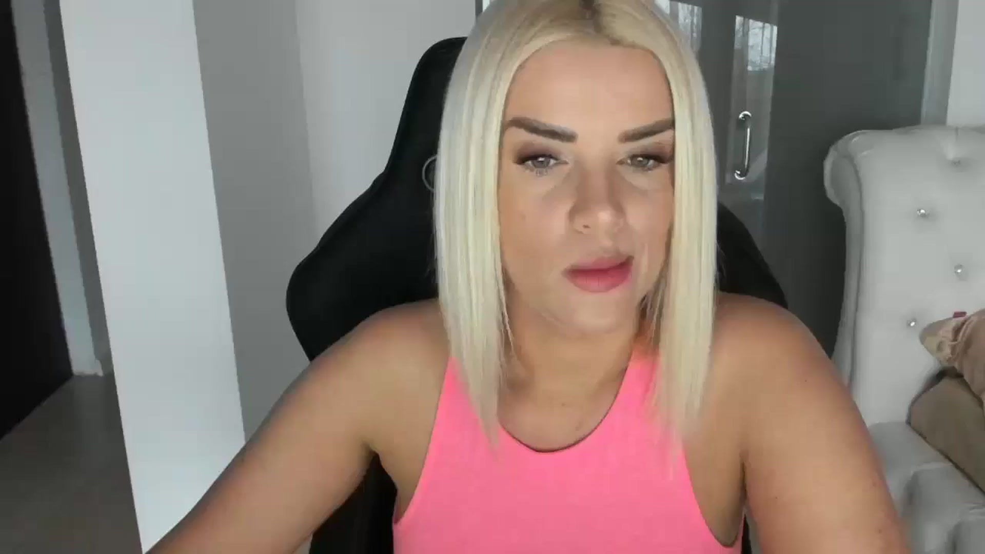 Gallery image thumbnail from Allesia_'s myfreecams stream on, 02/03/2025, 10:29 image 17 of 20