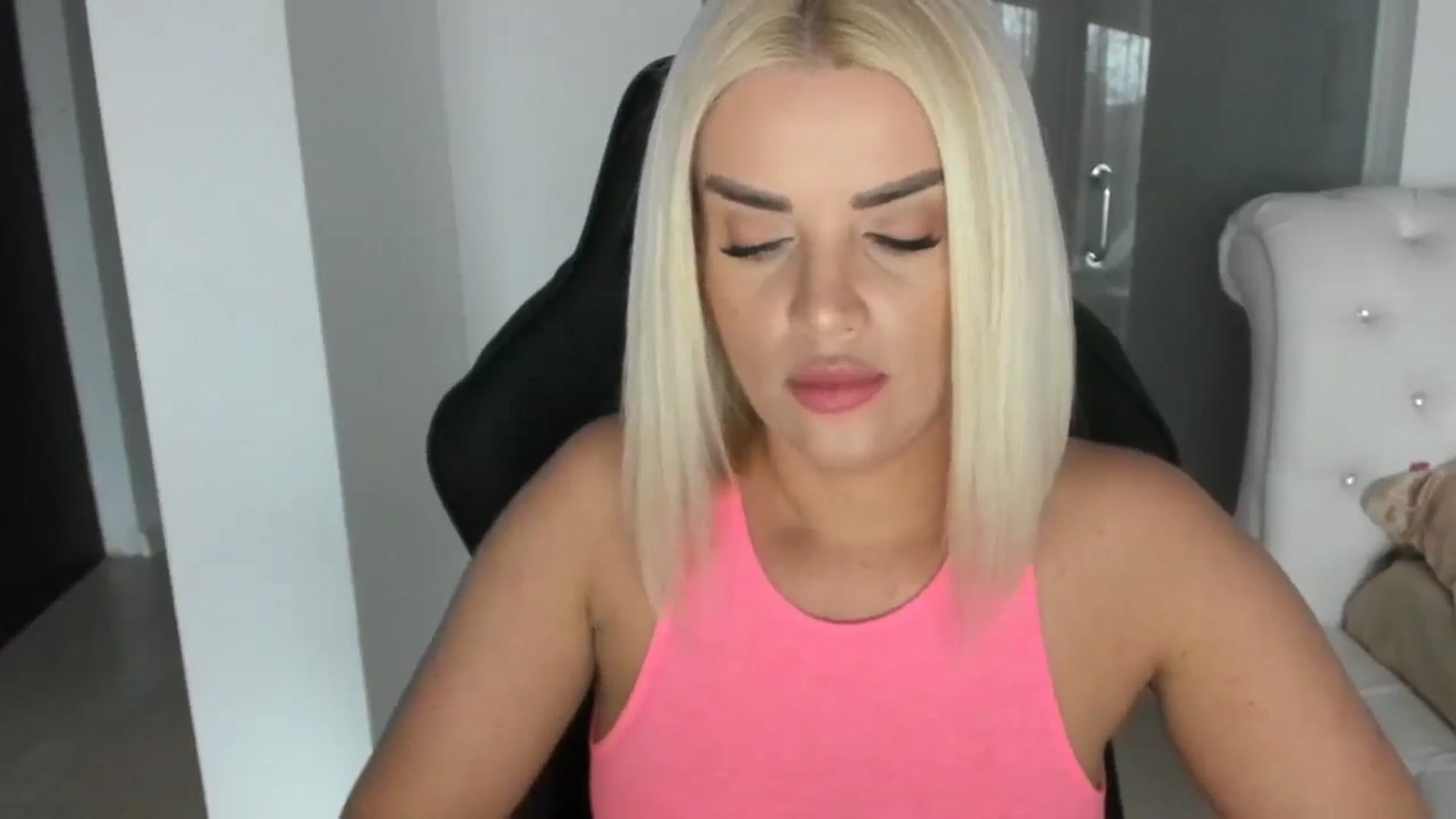 Gallery image thumbnail from Allesia_'s myfreecams stream on, 02/03/2025, 10:29 image 18 of 20