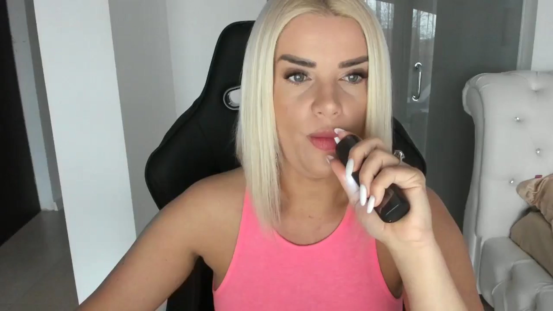 Gallery image thumbnail from Allesia_'s myfreecams stream on, 02/03/2025, 10:29 image 8 of 20