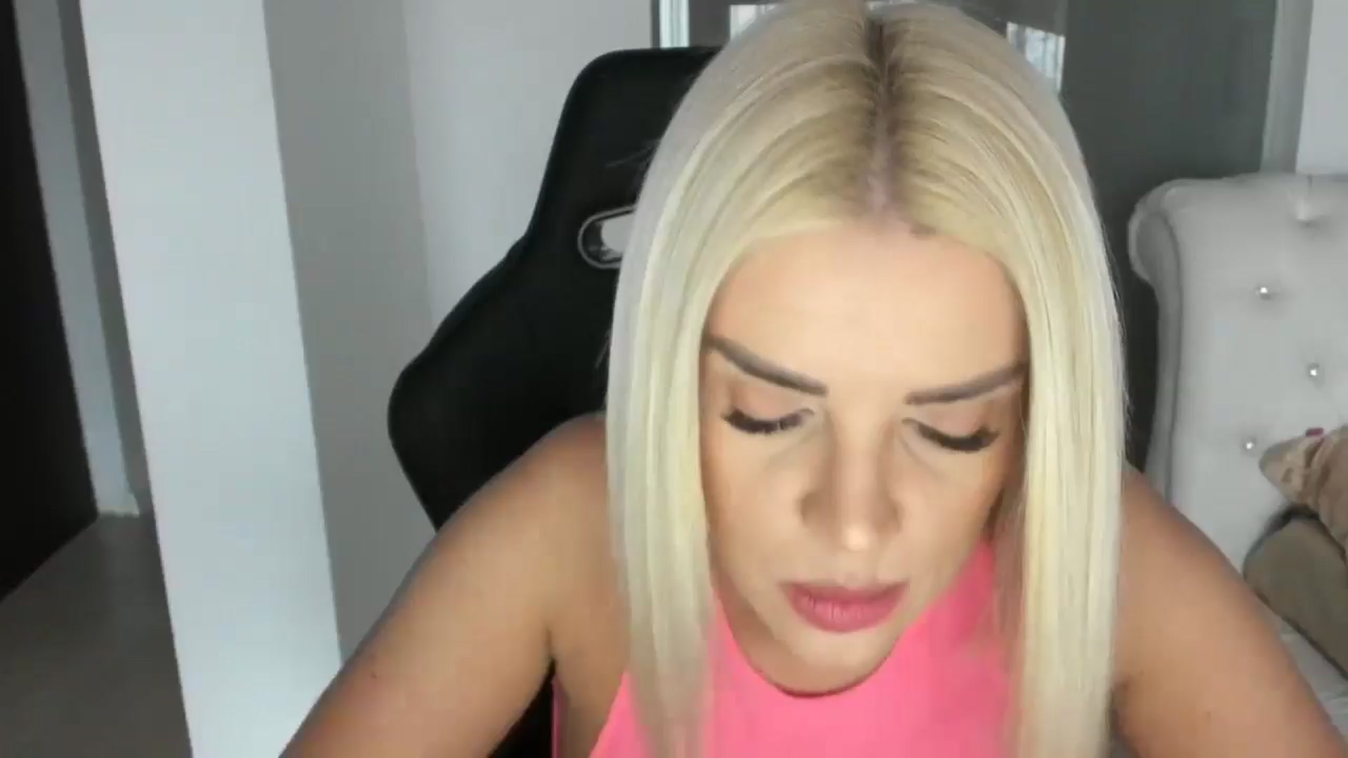 Gallery image thumbnail from Allesia_'s myfreecams stream on, 02/03/2025, 10:29 image 19 of 20