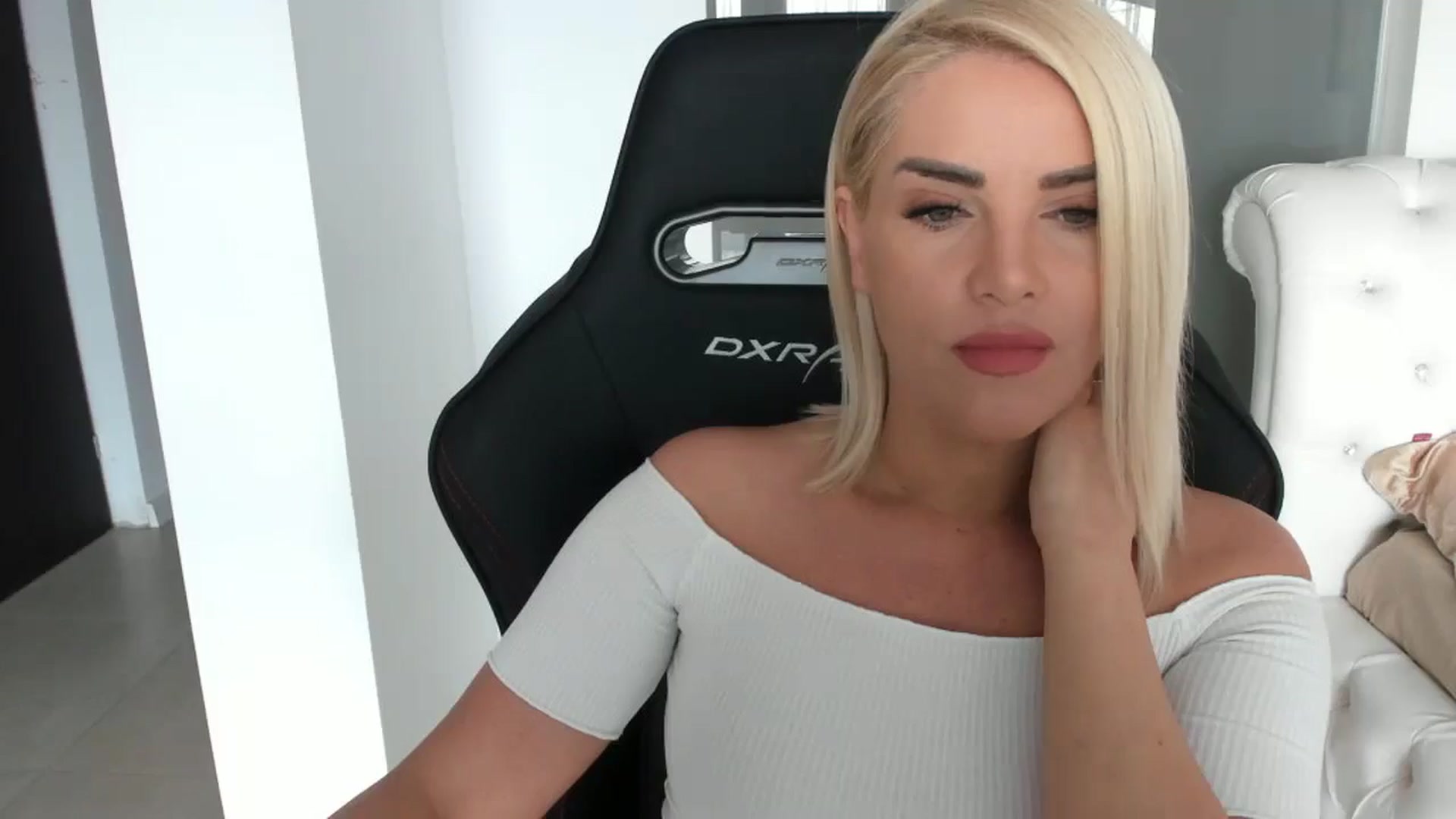 Gallery image thumbnail from Allesia_'s myfreecams stream on, 02/04/2025, 11:46 image 2 of 20