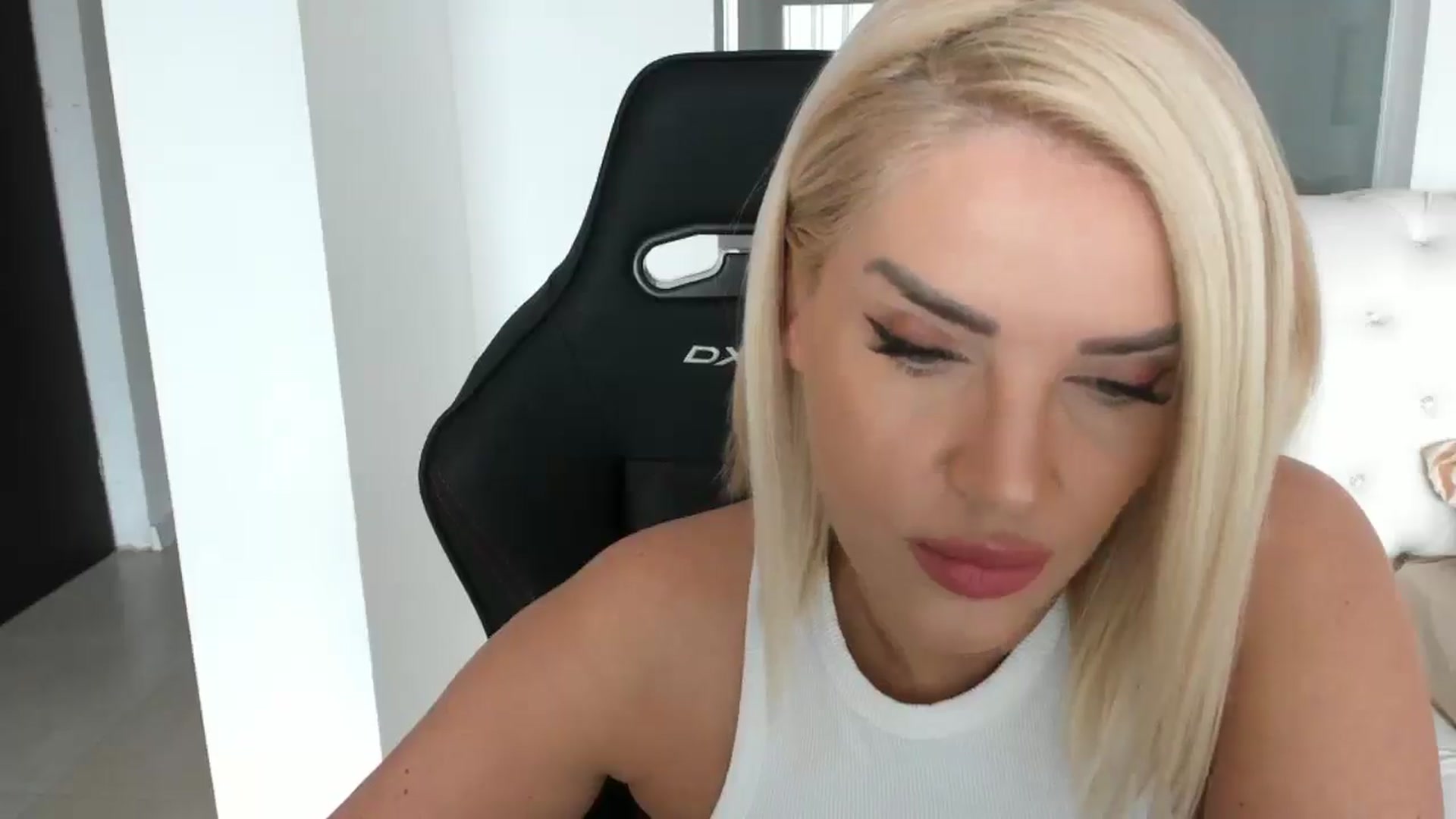 Gallery image thumbnail from Allesia_'s myfreecams stream on, 02/06/2025, 11:15 image 12 of 20