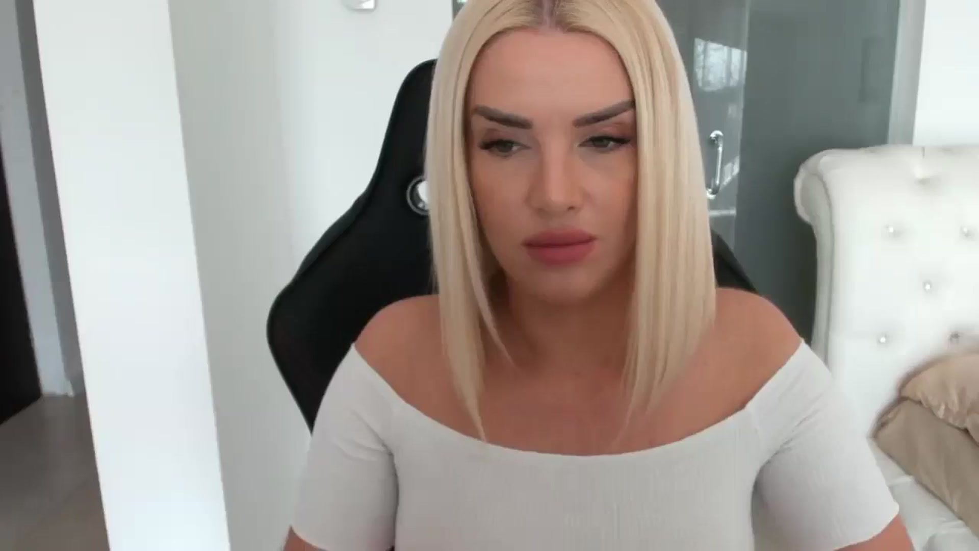 Gallery image thumbnail from Allesia_'s myfreecams stream on, 02/10/2025, 11:54 image 1 of 20