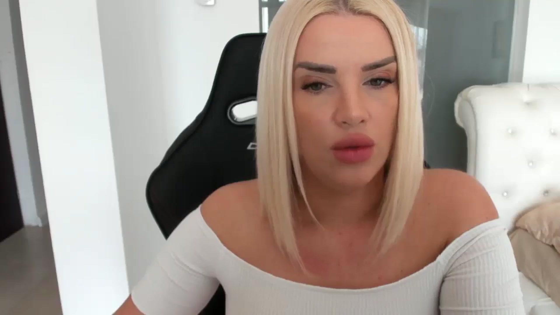 Gallery image thumbnail from Allesia_'s myfreecams stream on, 02/10/2025, 11:54 image 4 of 20