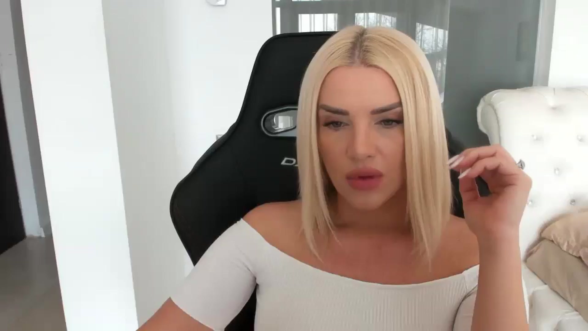 Gallery image thumbnail from Allesia_'s myfreecams stream on, 02/10/2025, 11:54 image 8 of 20