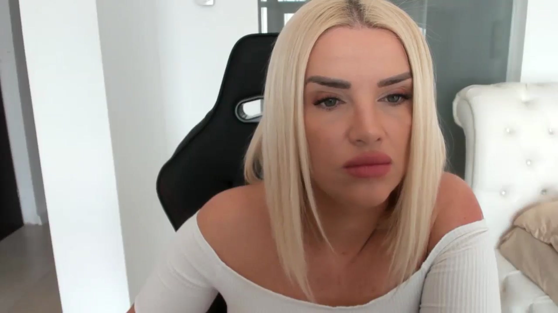 Gallery image thumbnail from Allesia_'s myfreecams stream on, 02/10/2025, 11:54 image 2 of 20