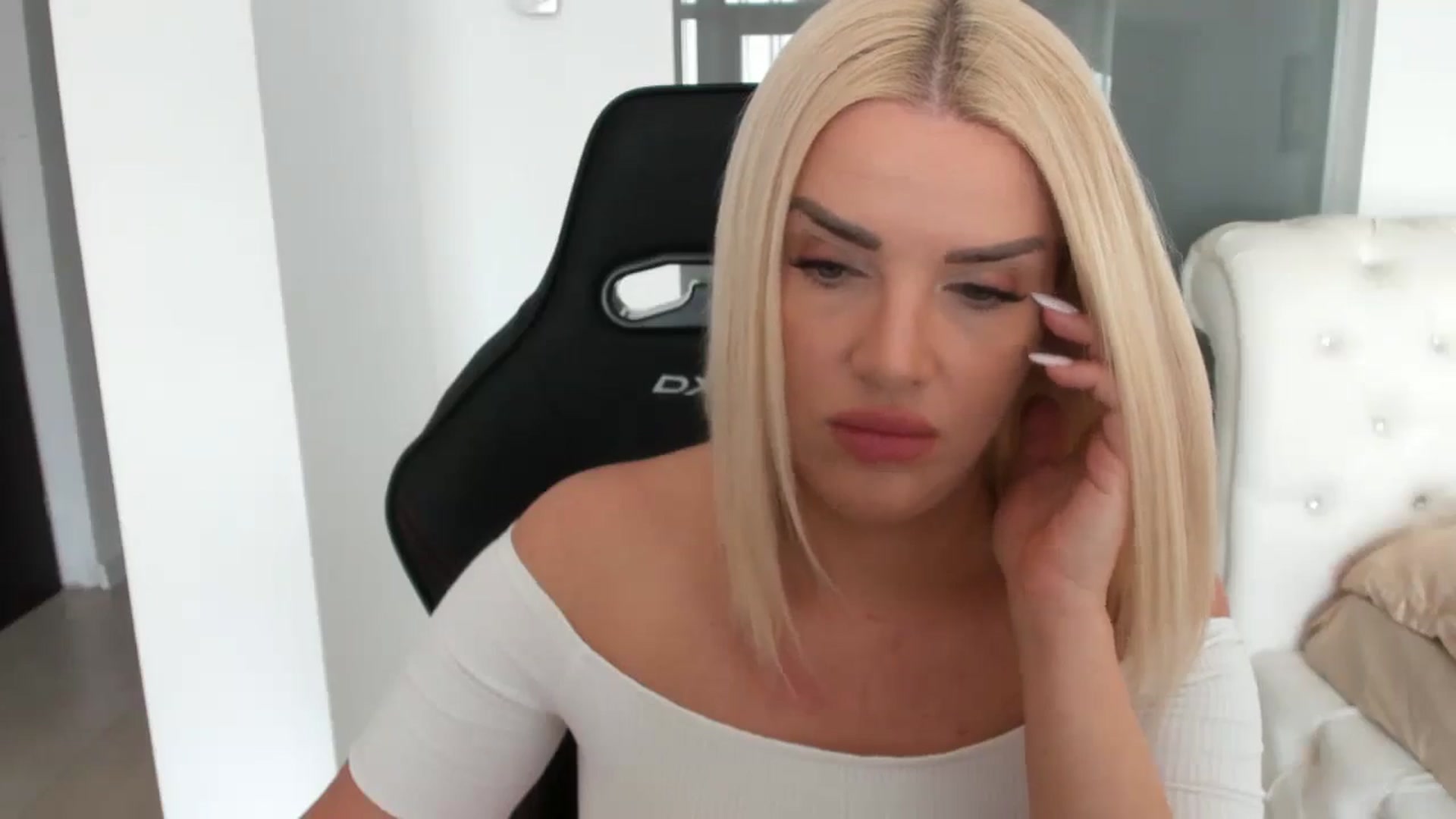 Gallery image thumbnail from Allesia_'s myfreecams stream on, 02/10/2025, 11:54 image 5 of 20