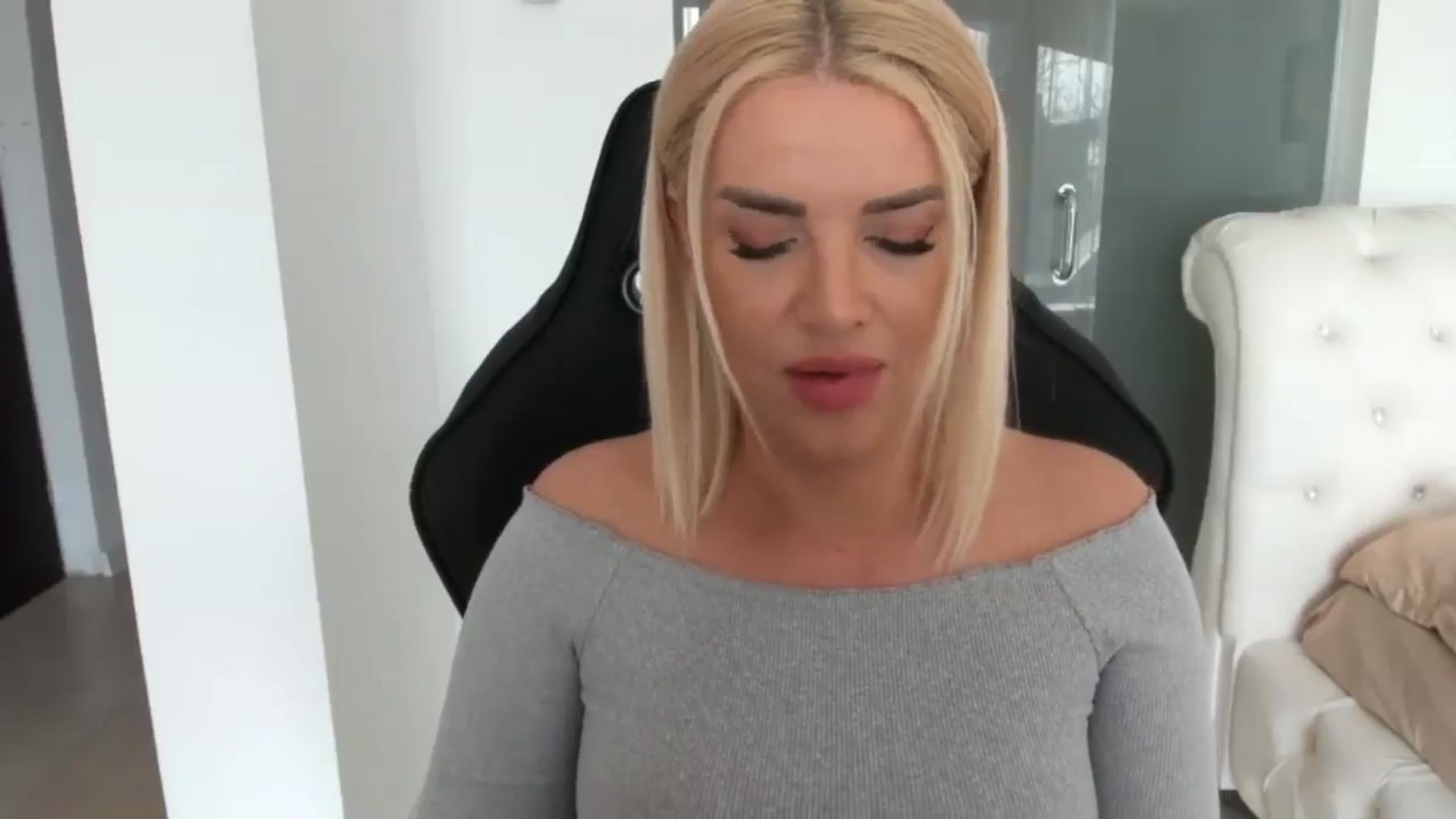 Gallery image thumbnail from Allesia_'s myfreecams stream on, 02/11/2025, 11:47 image 9 of 20