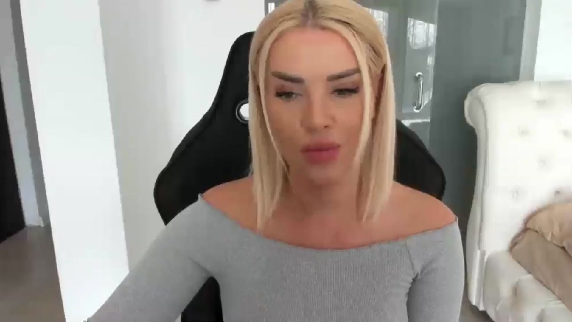 Gallery image thumbnail from Allesia_'s myfreecams stream on, 02/11/2025, 11:47 image 14 of 20