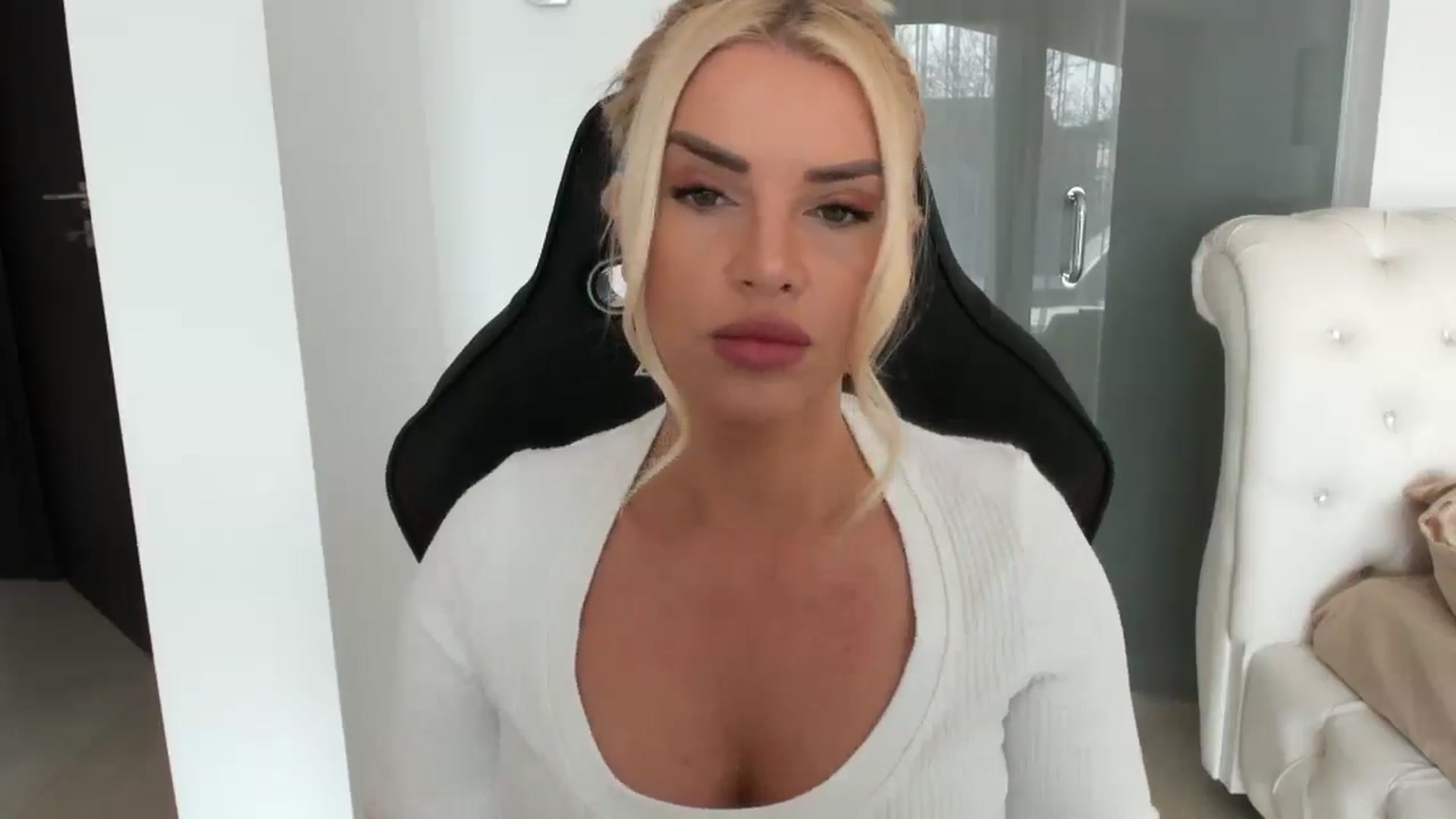 Gallery image thumbnail from Allesia_'s myfreecams stream on, 02/13/2025, 11:39 image 7 of 20