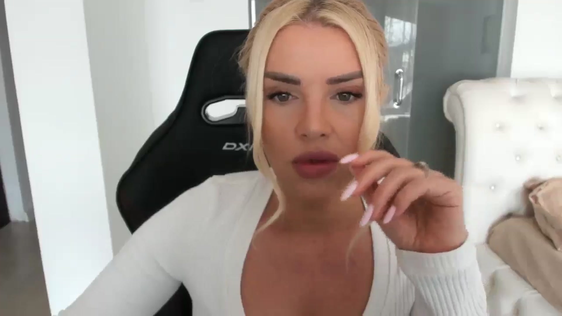 Gallery image thumbnail from Allesia_'s myfreecams stream on, 02/13/2025, 11:39 image 15 of 20