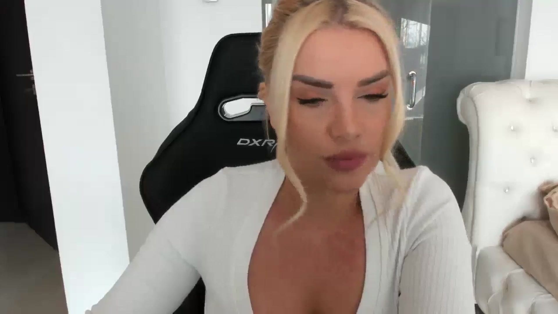 Gallery image thumbnail from Allesia_'s myfreecams stream on, 02/13/2025, 11:39 image 4 of 20