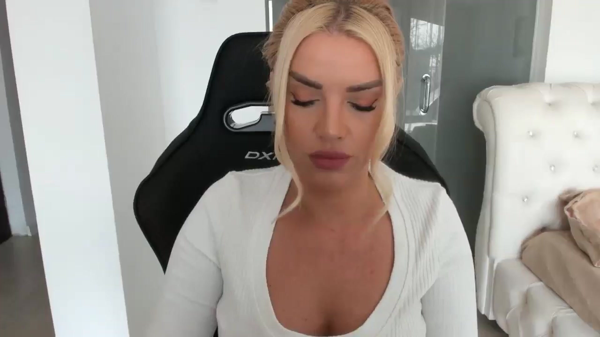 Gallery image thumbnail from Allesia_'s myfreecams stream on, 02/13/2025, 11:39 image 13 of 20