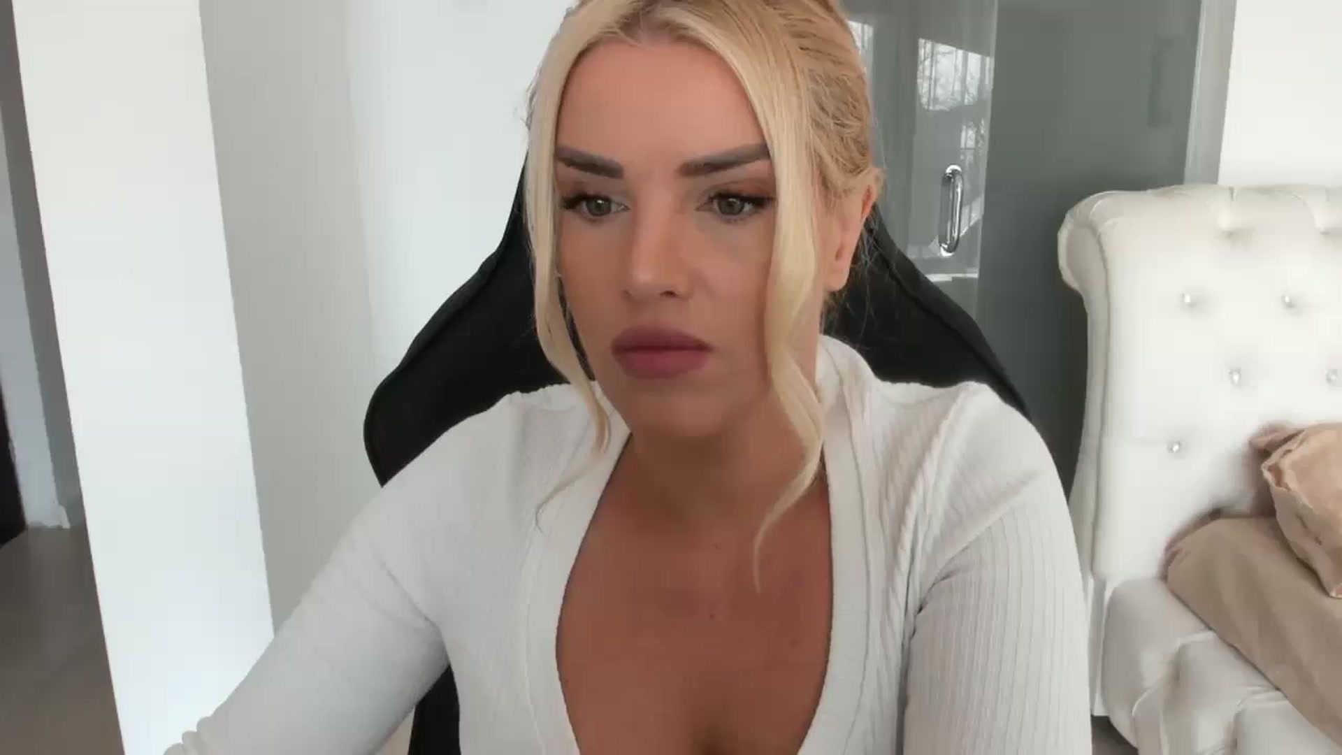 Gallery image thumbnail from Allesia_'s myfreecams stream on, 02/13/2025, 11:39 image 12 of 20