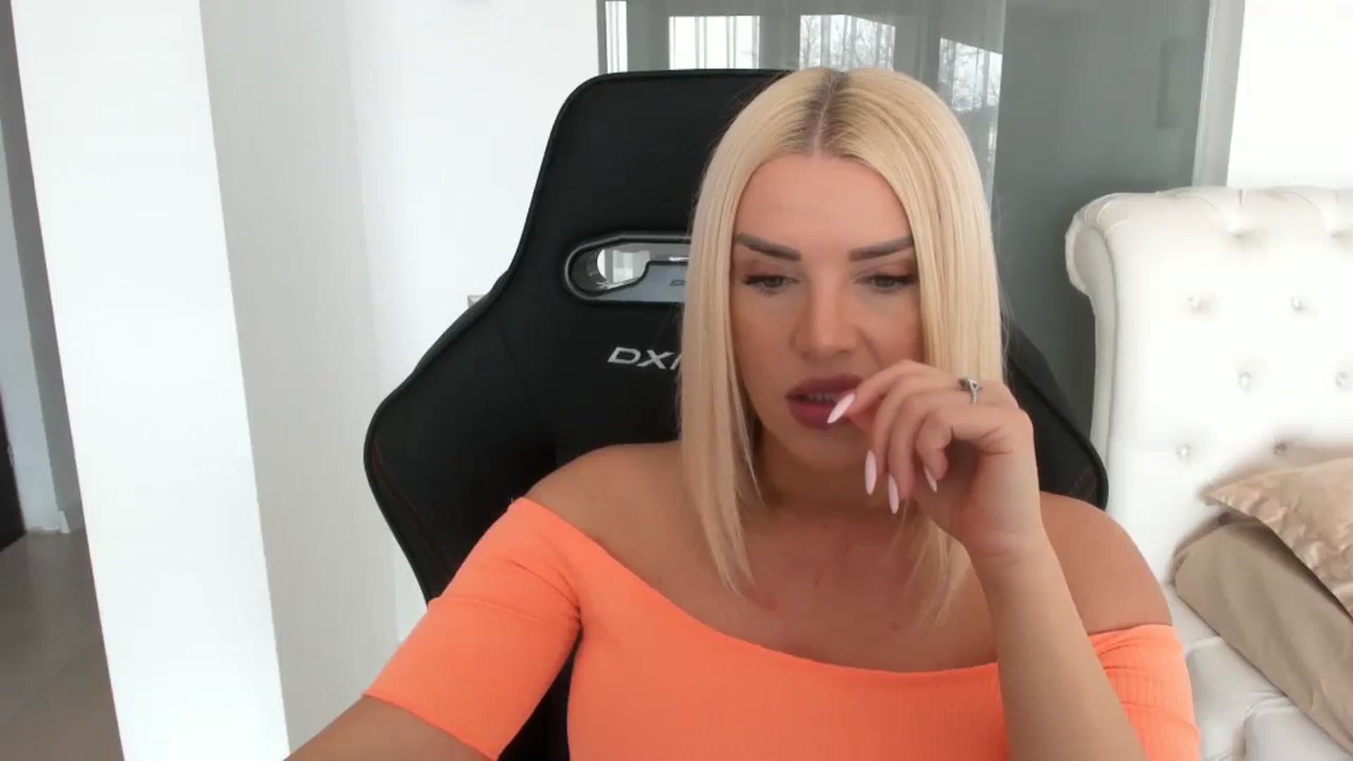 Gallery image thumbnail from Allesia_'s myfreecams stream on, 02/14/2025, 11:27 image 10 of 20