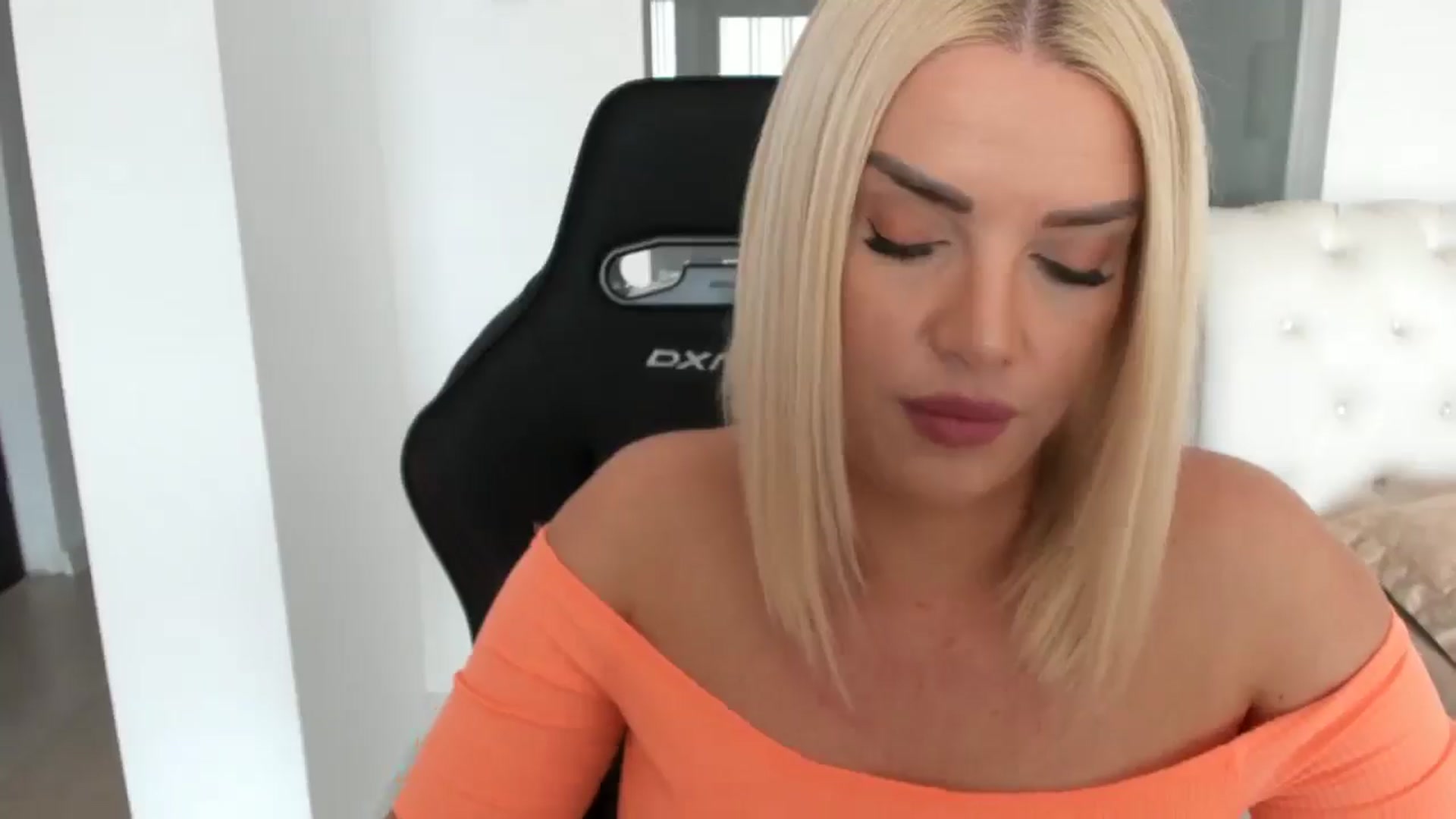 Gallery image thumbnail from Allesia_'s myfreecams stream on, 02/14/2025, 11:27 image 15 of 20